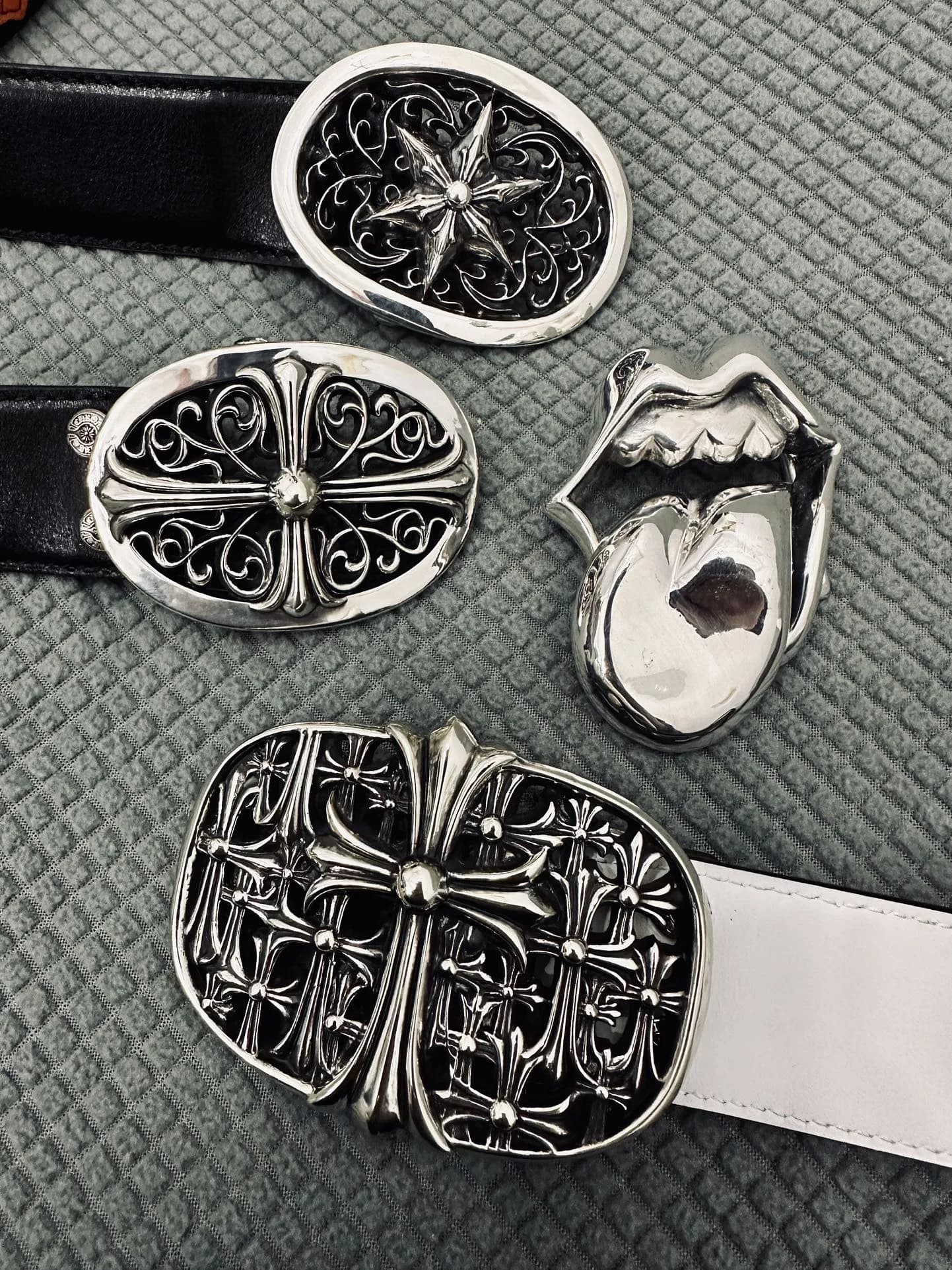 Коллекция кожаных ремней Chrome Hearts с массивными серебряными пряжками