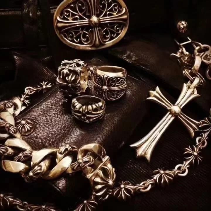 Кольцо Chrome Hearts Classic Oval Cross в сете серебряных украшений бренда