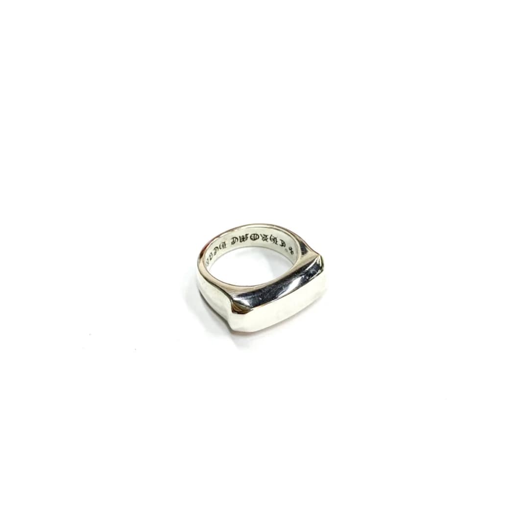 Кольцо Chrome Hearts из серебра 925 пробы на белом фоне