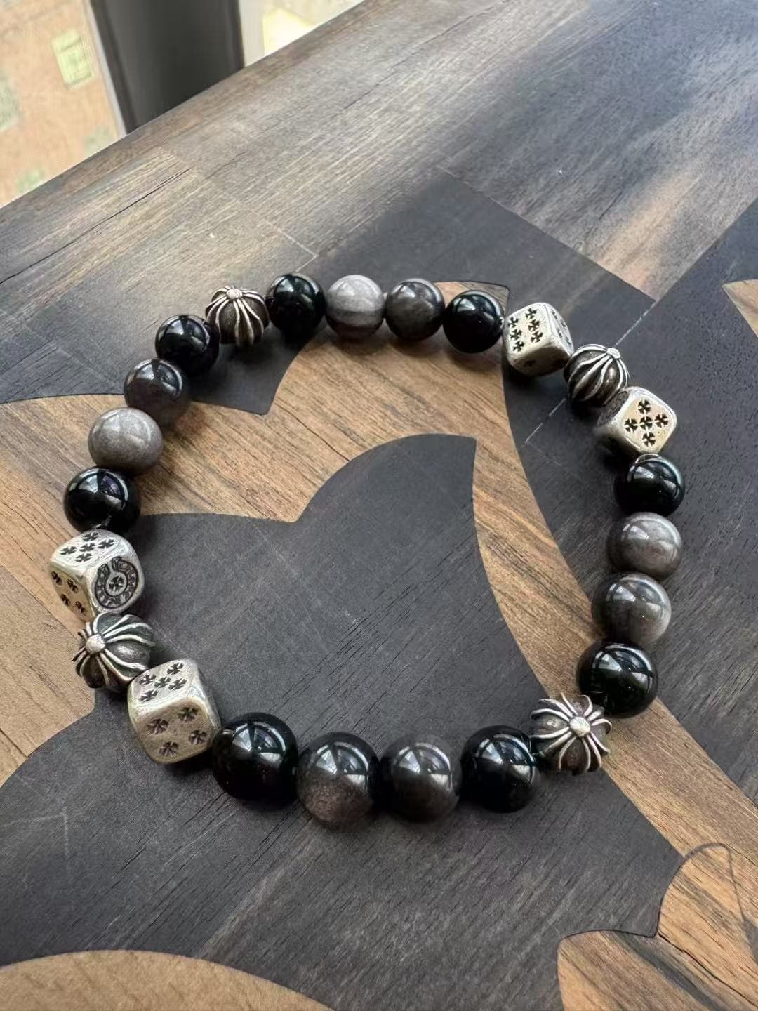 Браслет Chrome Hearts из обсидиана и серебра 925 пробы в общем ракурсе