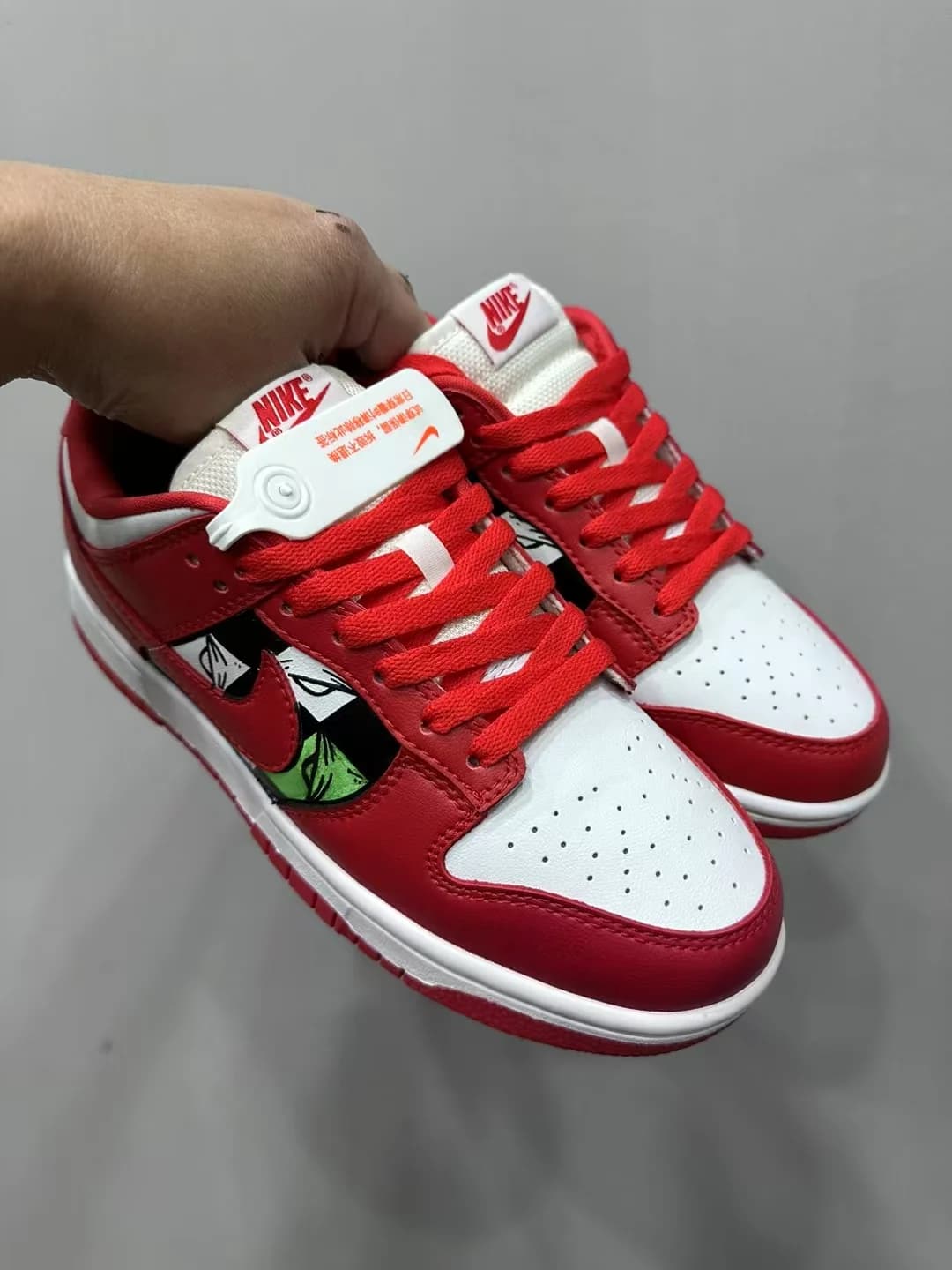 Красные кеды Chrome Hearts x Nike Dunk Low Matty Boy, вид сбоку