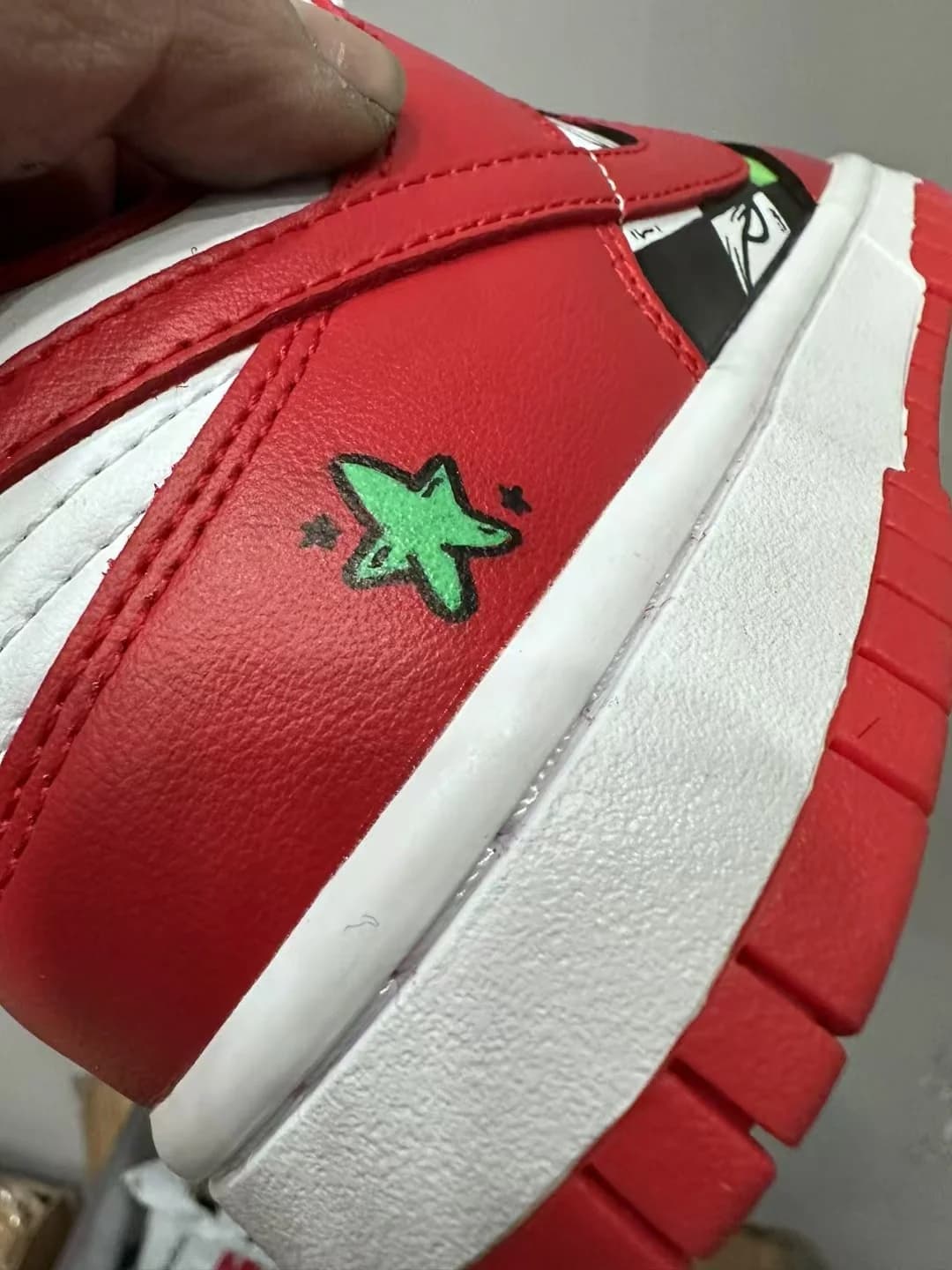 Задник кед Chrome Hearts x Nike Dunk Low Matty Boy с зеленой звездой