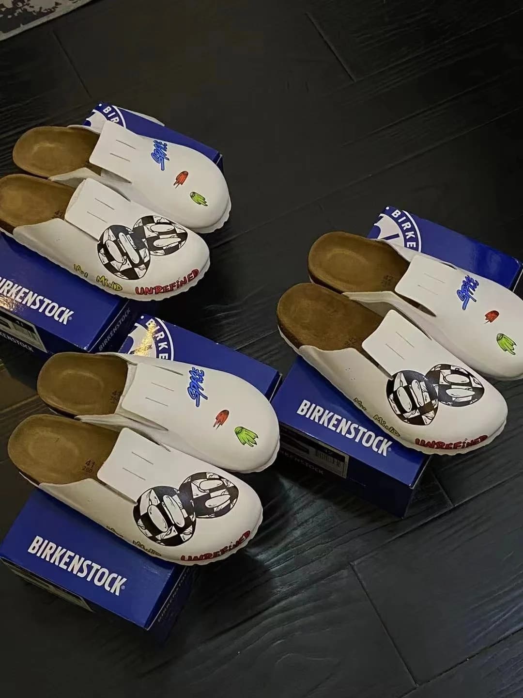 Несколько пар сабо Chrome Hearts x Birkenstock Matty Boy в коробках