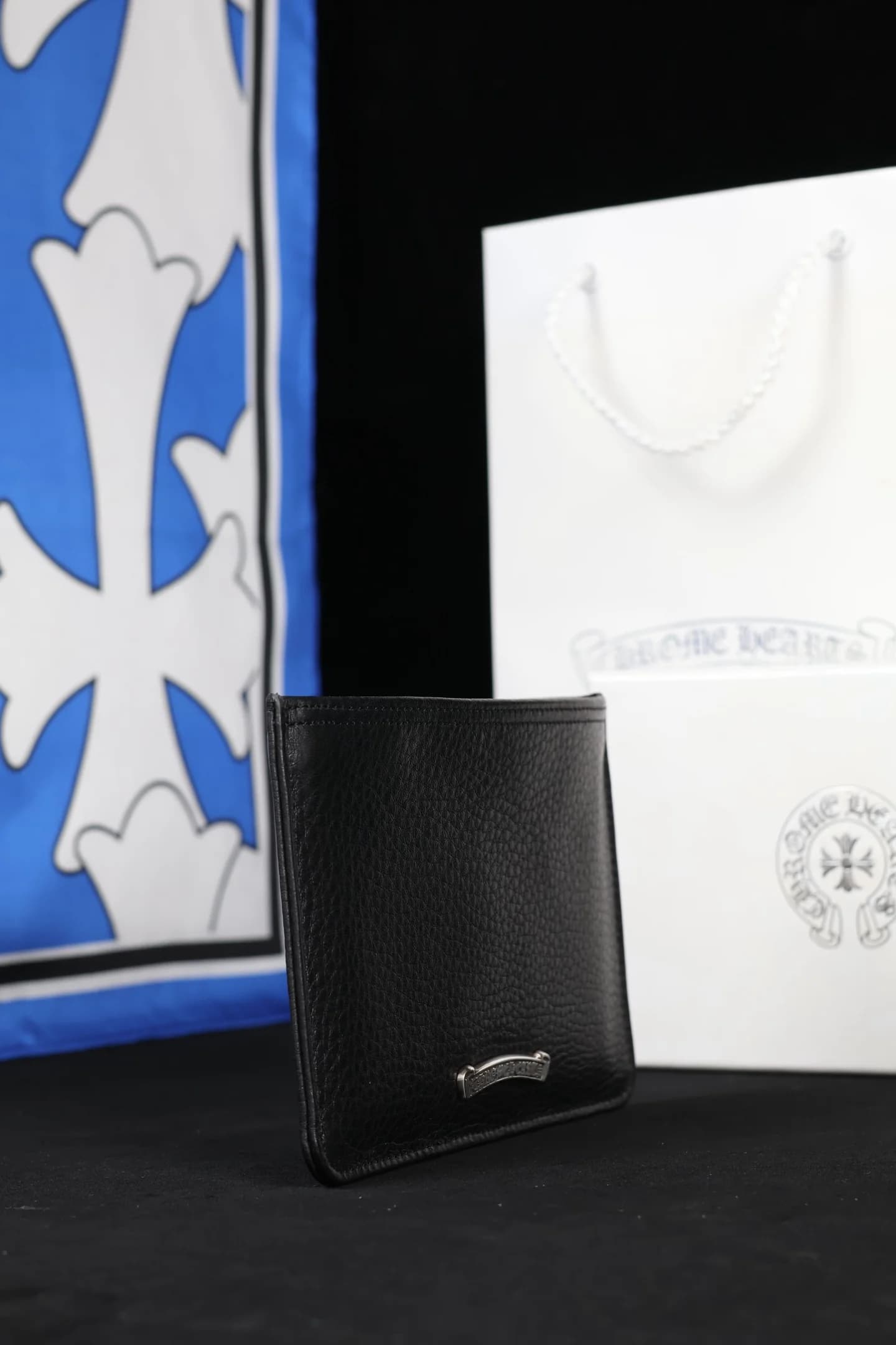 Кожаный кошелек Chrome Hearts, боковой ракурс