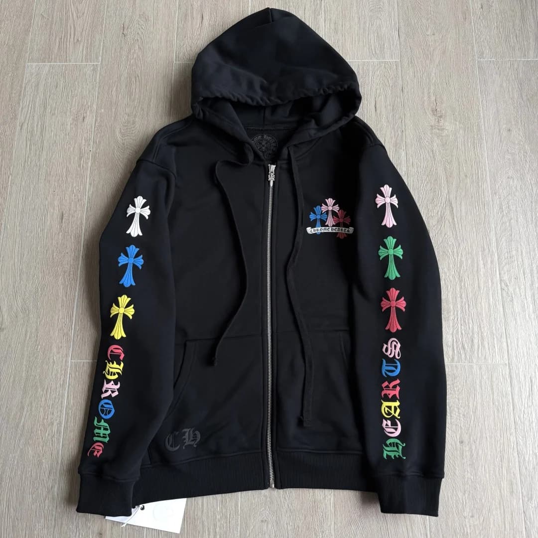 Черное зип-худи Chrome Hearts с разноцветным принтом, вид спереди с открытой молнией
