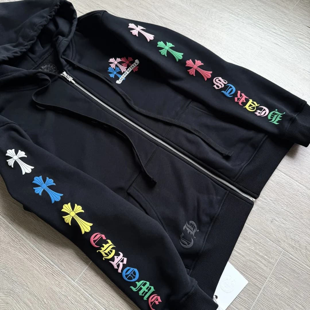 Черное зип-худи Chrome Hearts, вид спереди под углом
