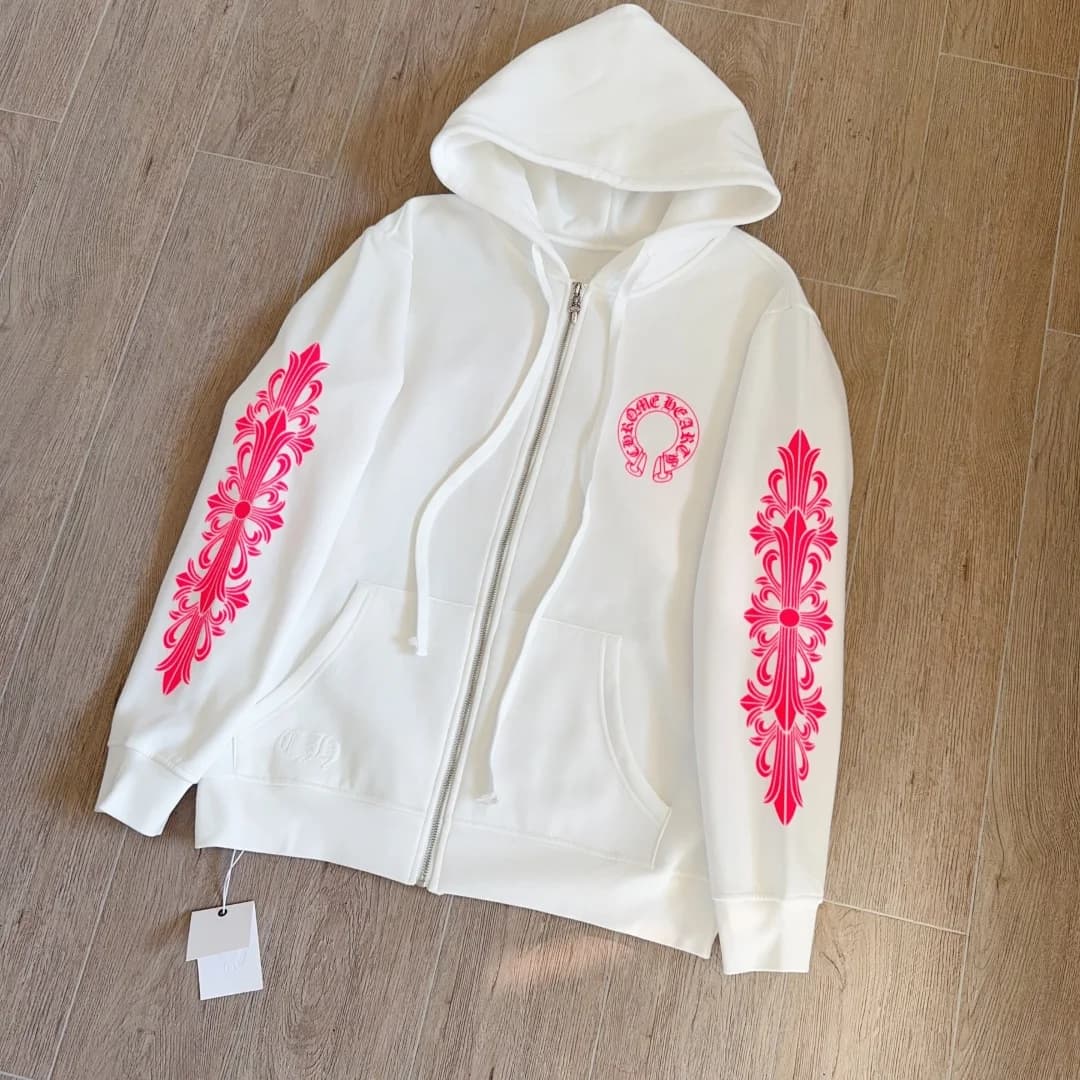 Белое зип-худи Chrome Hearts с розовым принтом, вид под углом