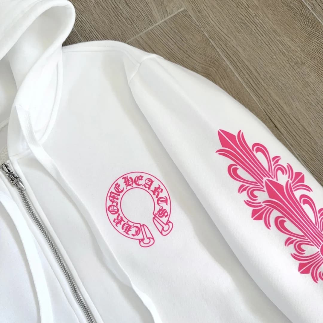 Принт на рукаве и груди белого зип-худи Chrome Hearts