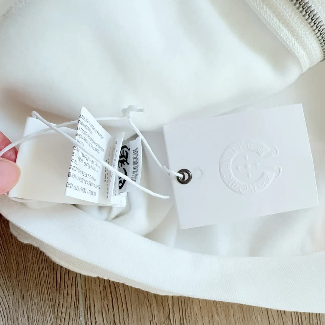 Бирки белого зип-худи Chrome Hearts