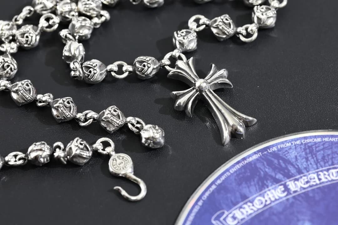 Фактурные серебряные звенья и крест колье Chrome Hearts