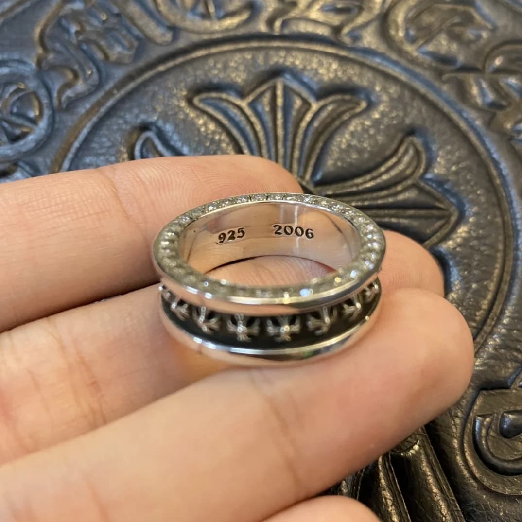 Внутренняя сторона кольца Chrome Hearts с гравировкой 925 и годом