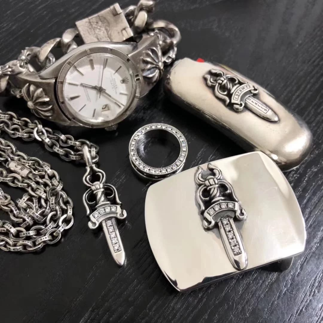 Кольцо Chrome Hearts в наборе с другими серебряными аксессуарами бренда