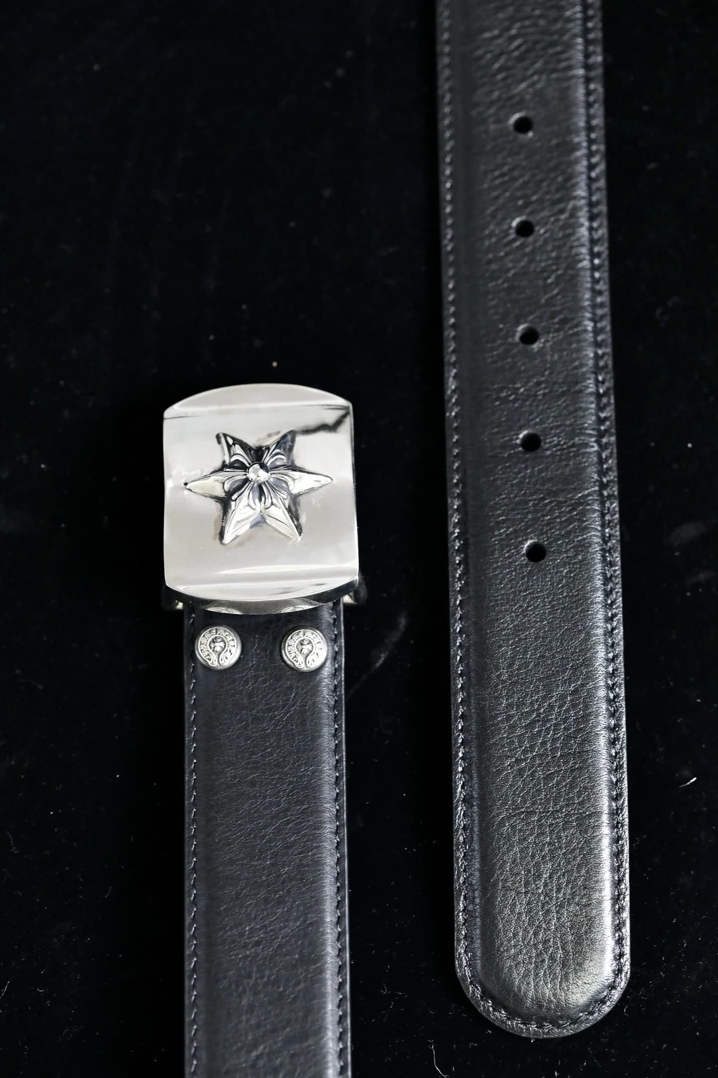 Пряжка со звездой и кончик кожаного ремня Chrome Hearts