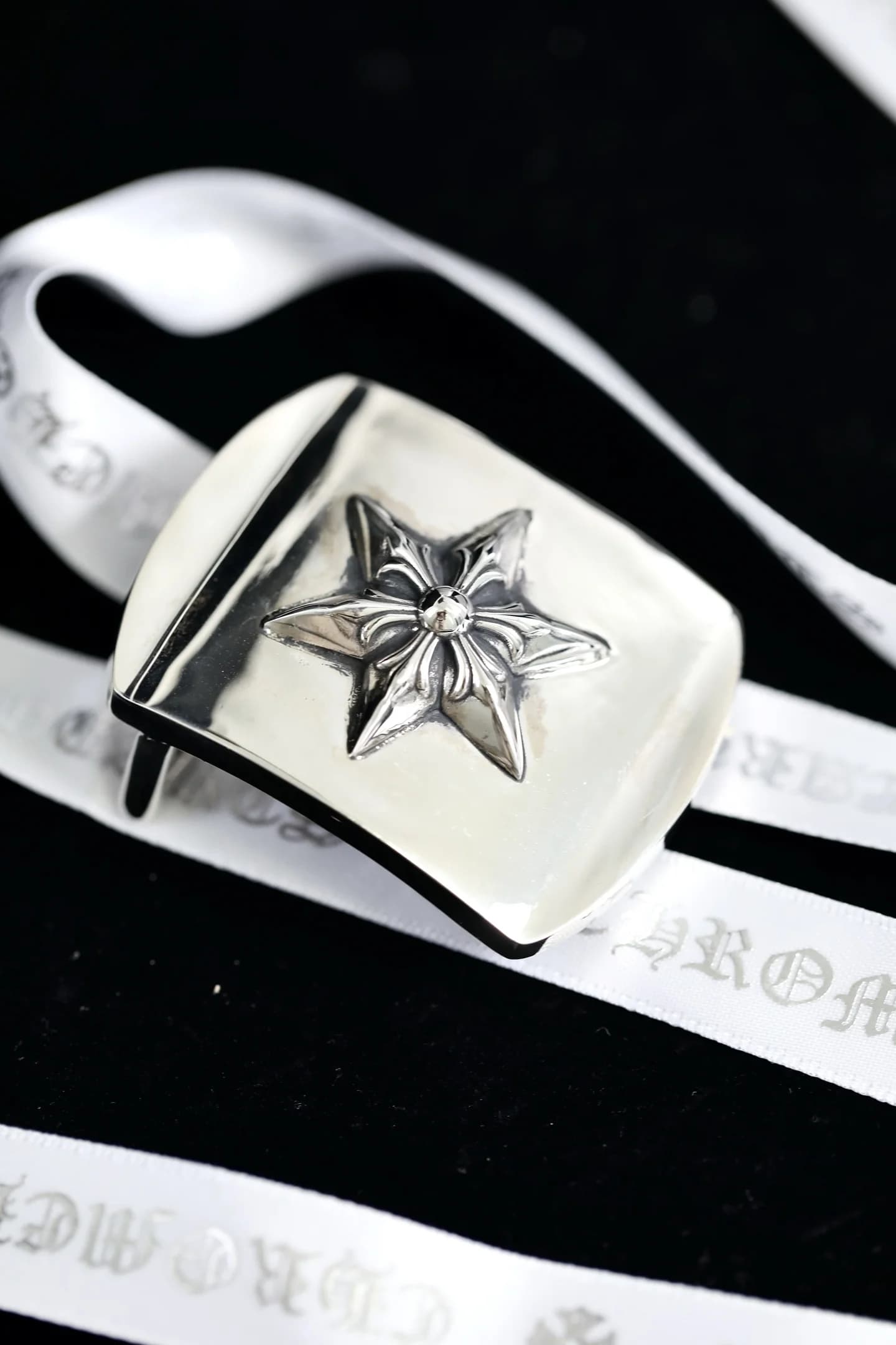 Пряжка Chrome Hearts Star из стерлингового серебра на брендированной ленте