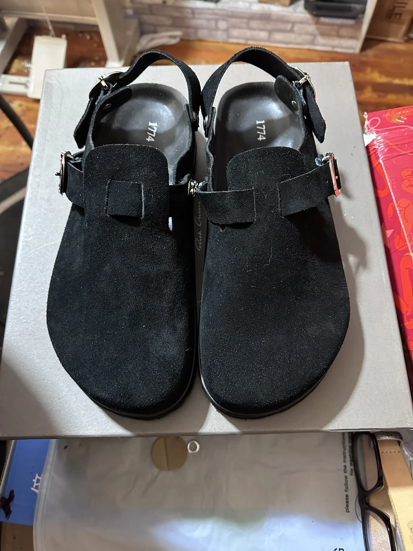Черные замшевые сабо Chrome Hearts x Birkenstock 1774, вид сверху