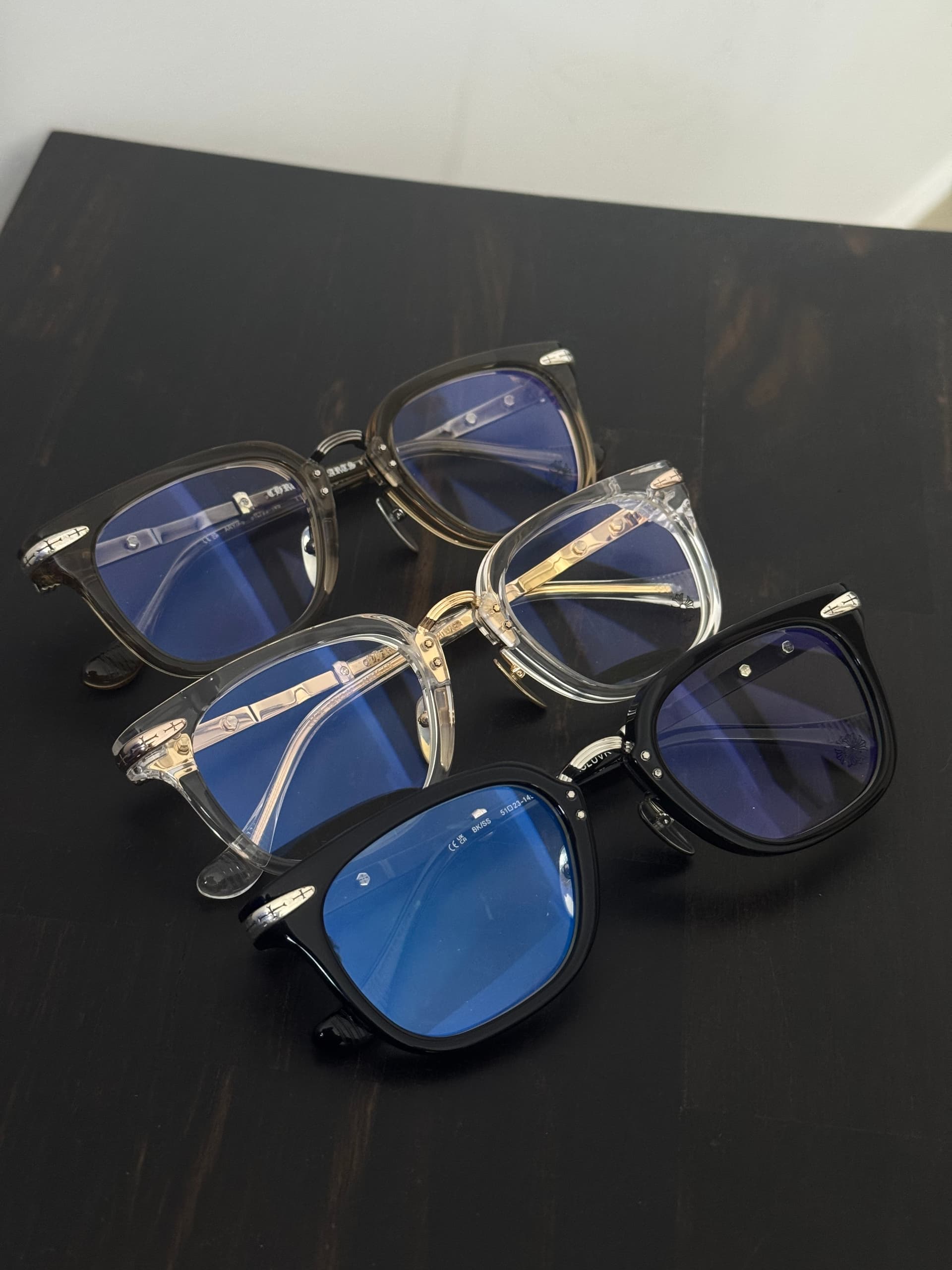 Очки Chrome Hearts TITANASLUVR в трех расцветках, вид спереди под углом