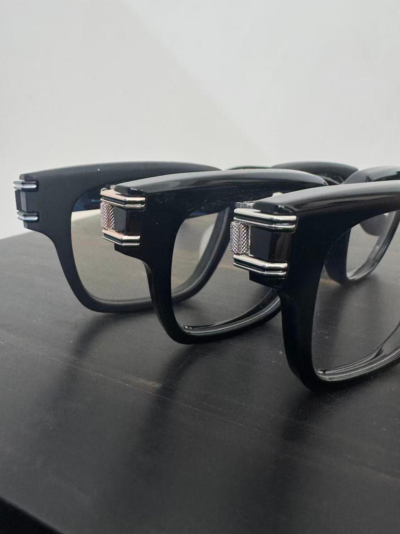 Фронтальные серебряные вставки на рамке очков Chrome Hearts BULGE