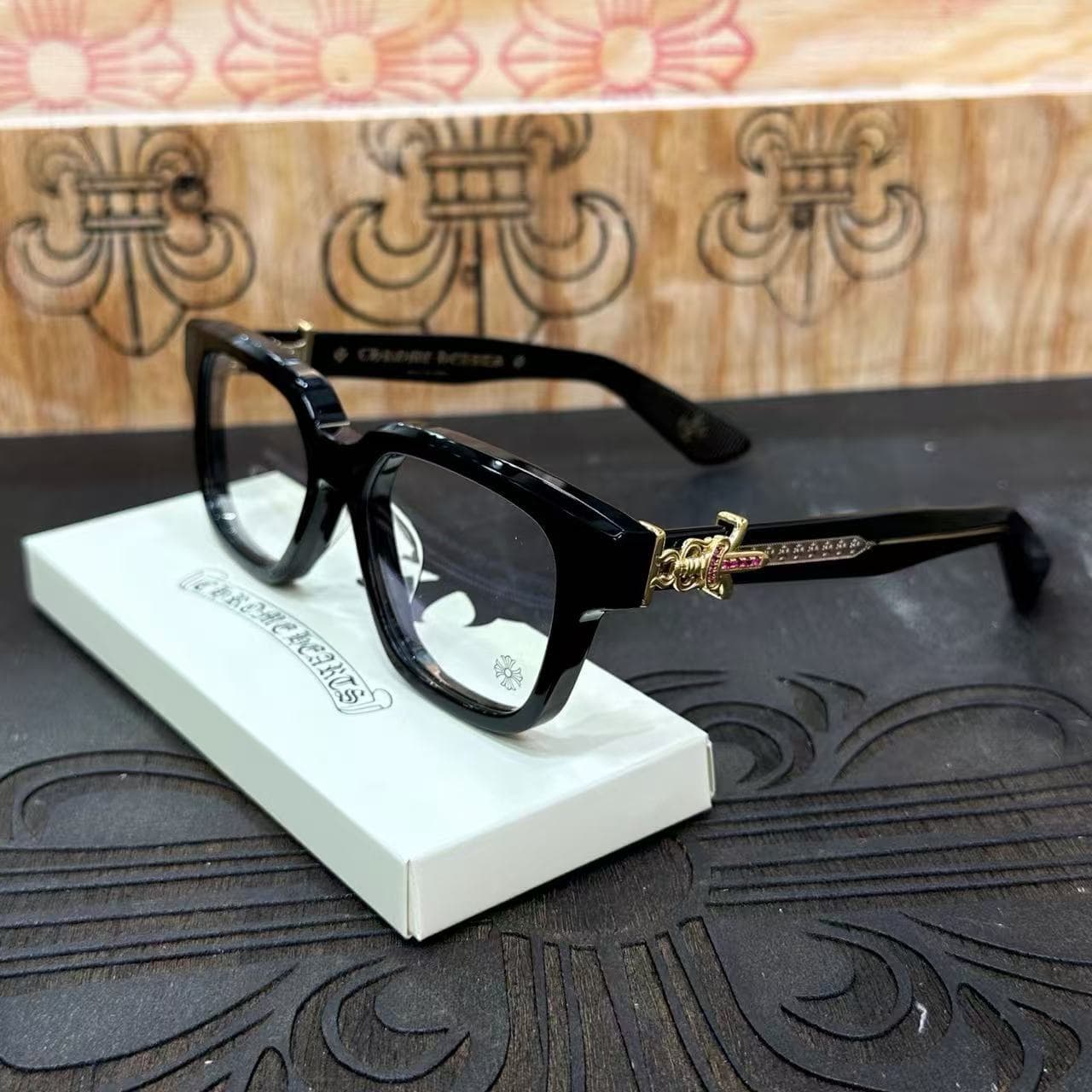 Оправа очков Chrome Hearts VAGILLIONAIRE II в черном цвете с золотистым декором Dagger