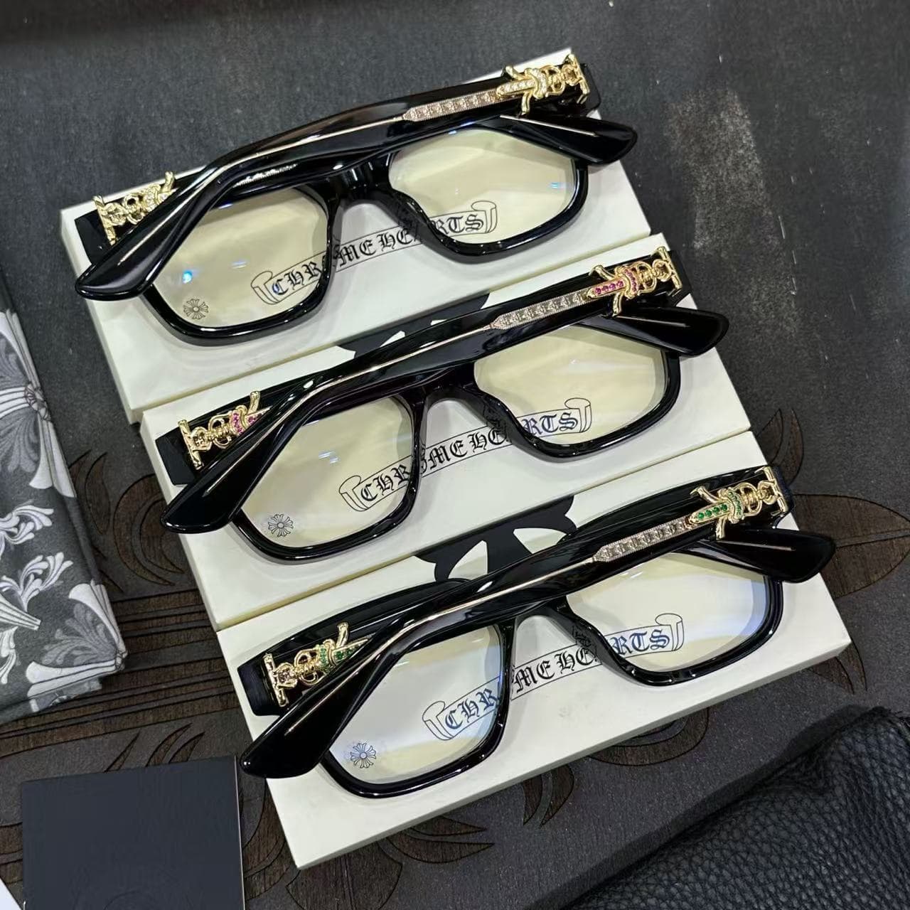 Коллекция оправ Chrome Hearts VAGILLIONAIRE II с различными вариантами инкрустации кинжалов