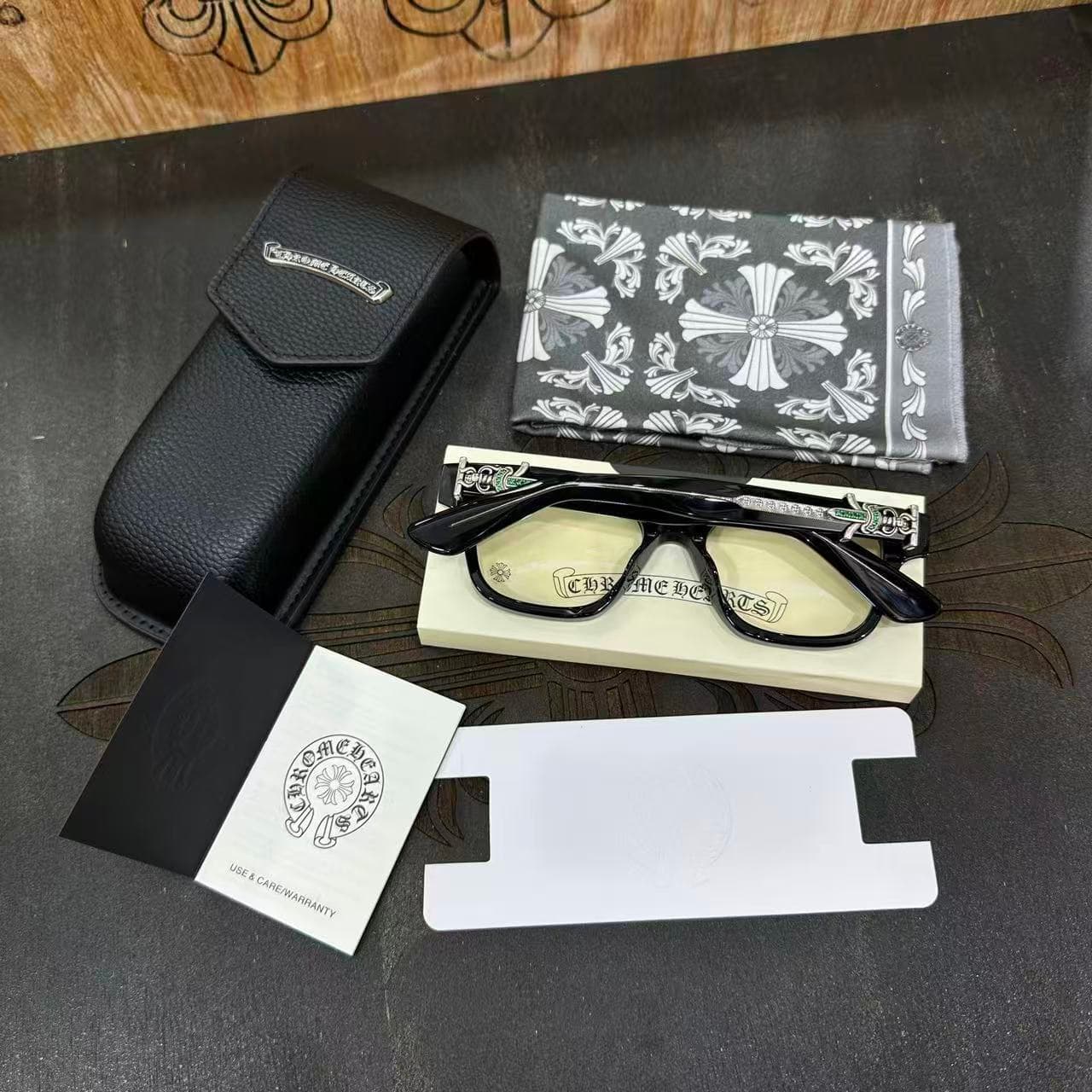 Комплект очков Chrome Hearts VAGILLIONAIRE II с кожаным футляром, салфеткой и буклетом