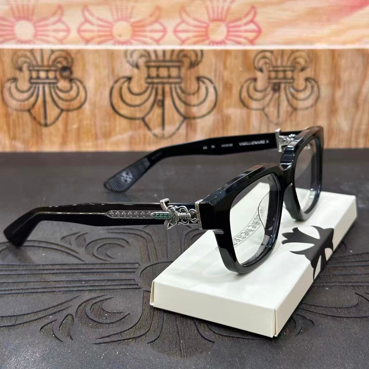 Оправа Chrome Hearts VAGILLIONAIRE II в ракурсе три четверти