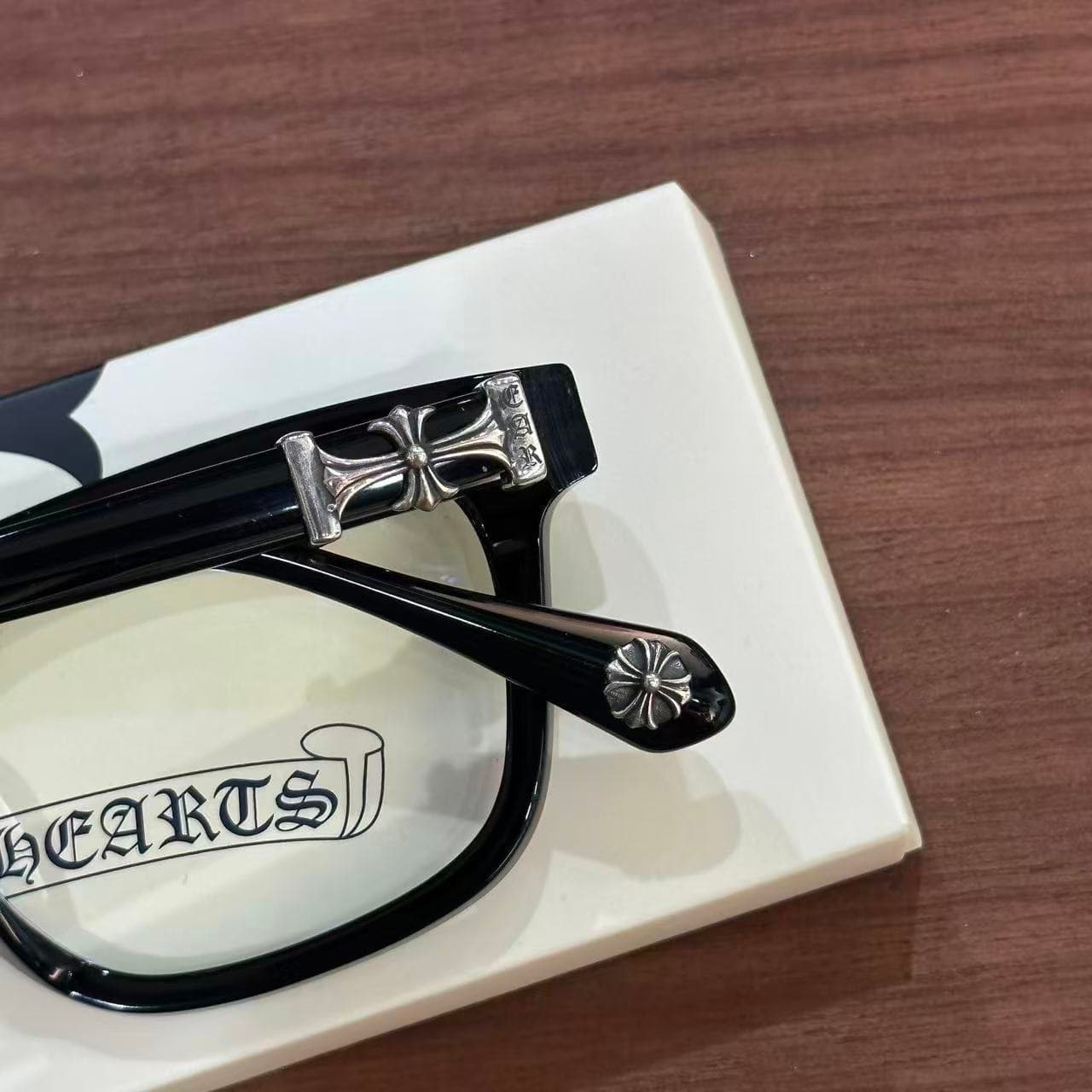 Сложенная оправа Chrome Hearts COX UCKER с серебряным крестом на дужке