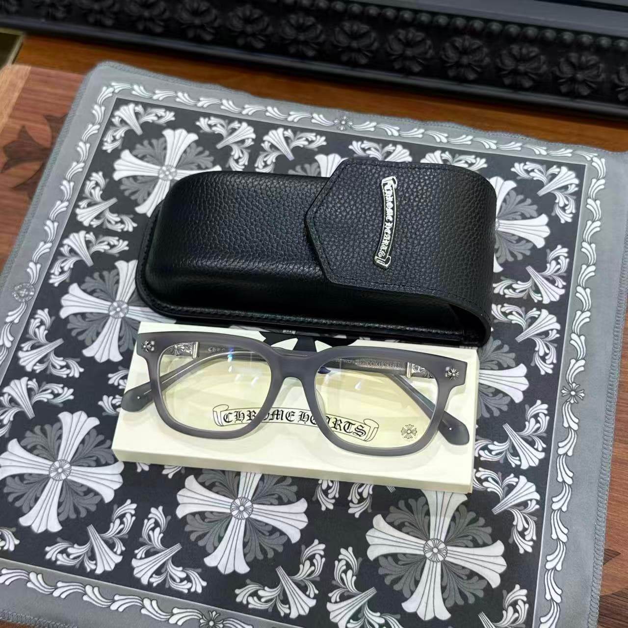 Серая оправа для очков Chrome Hearts COX UCKER в комплекте с кожаным футляром и салфеткой