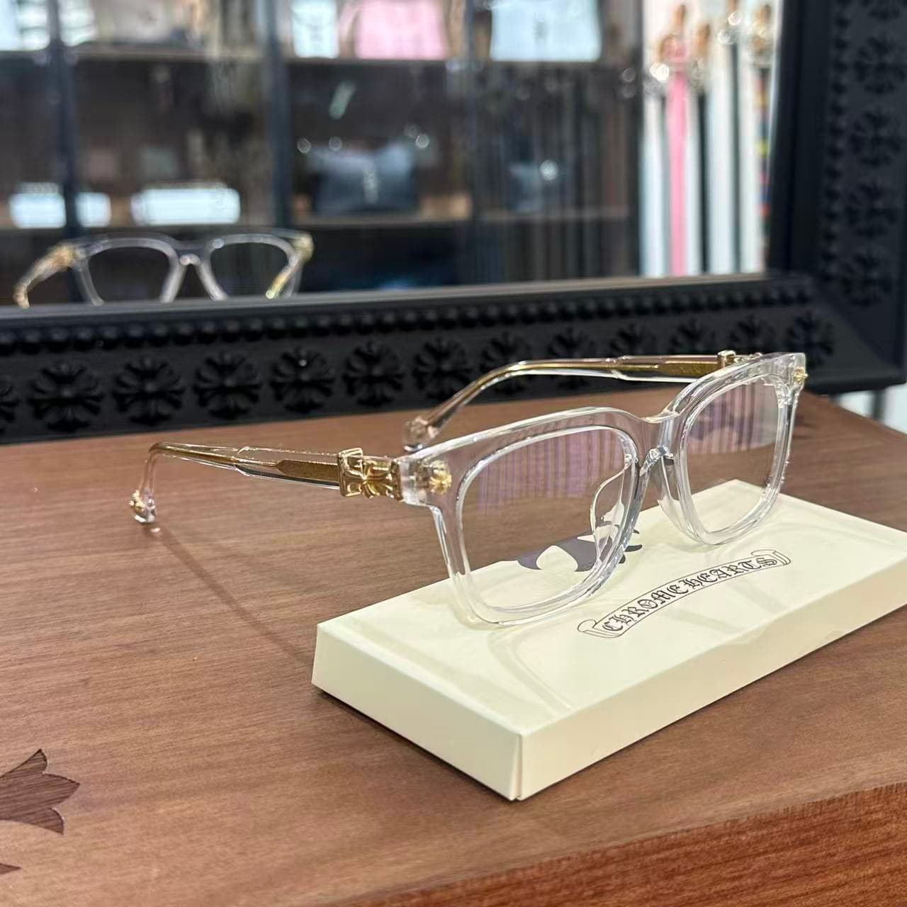 Очки Chrome Hearts COX UCKER на демонстрационном подиуме