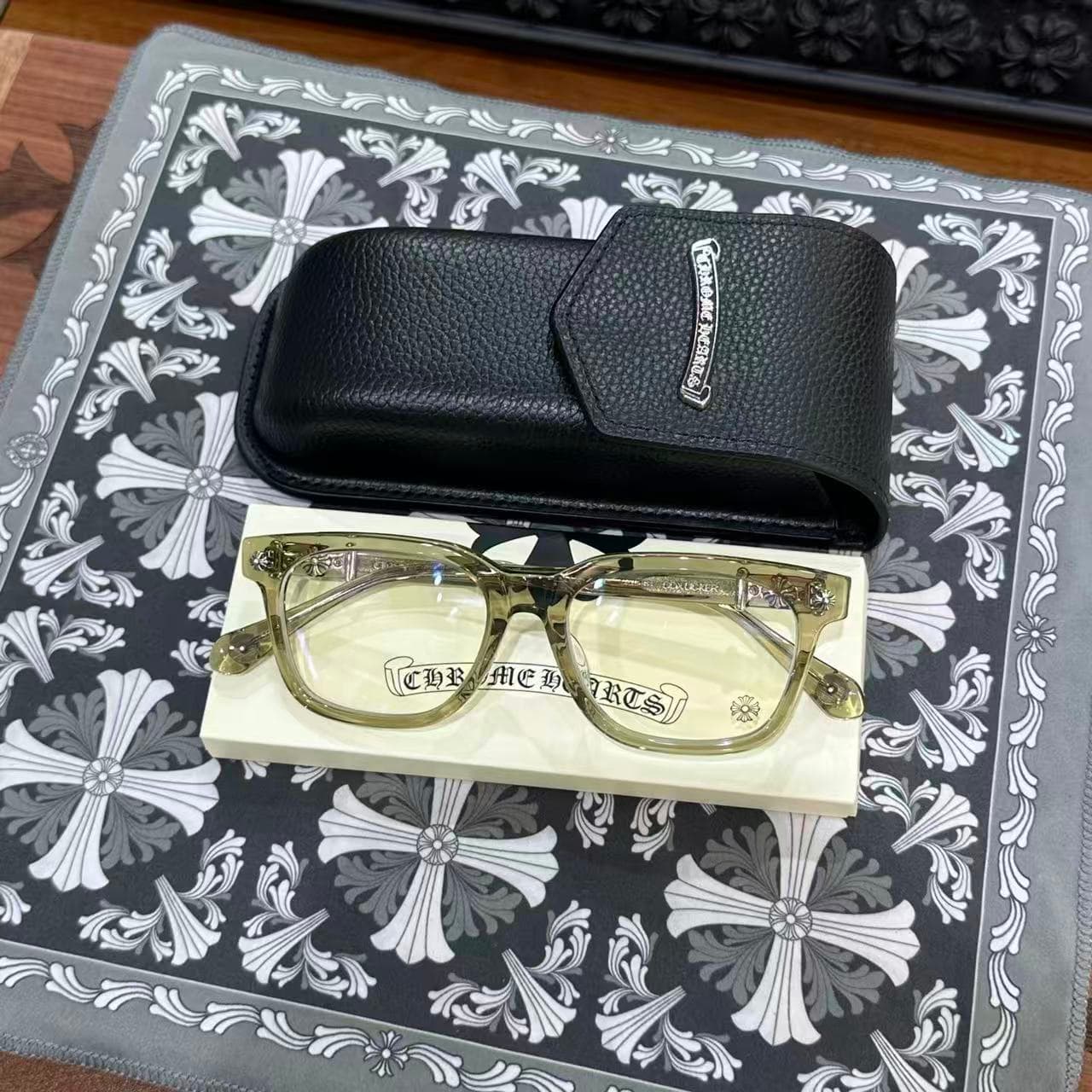 Очки Chrome Hearts COX UCKER в зеленой оправе с кожаным чехлом