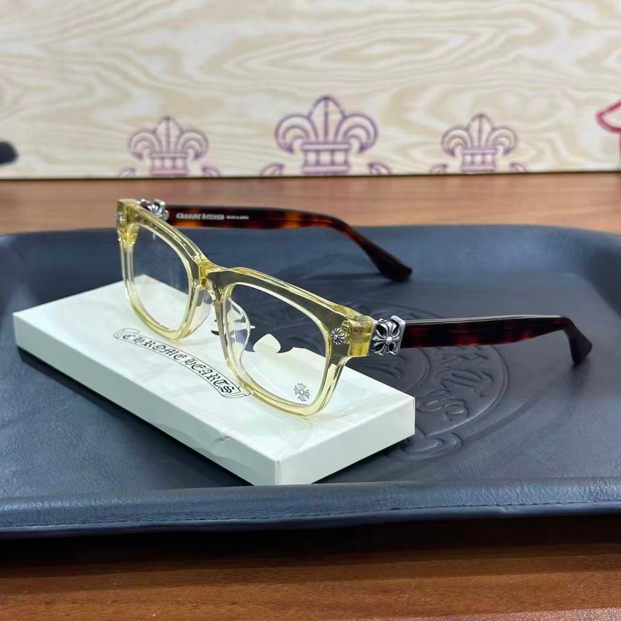 Очки Chrome Hearts VAGILANTE, вид спереди в три четверти