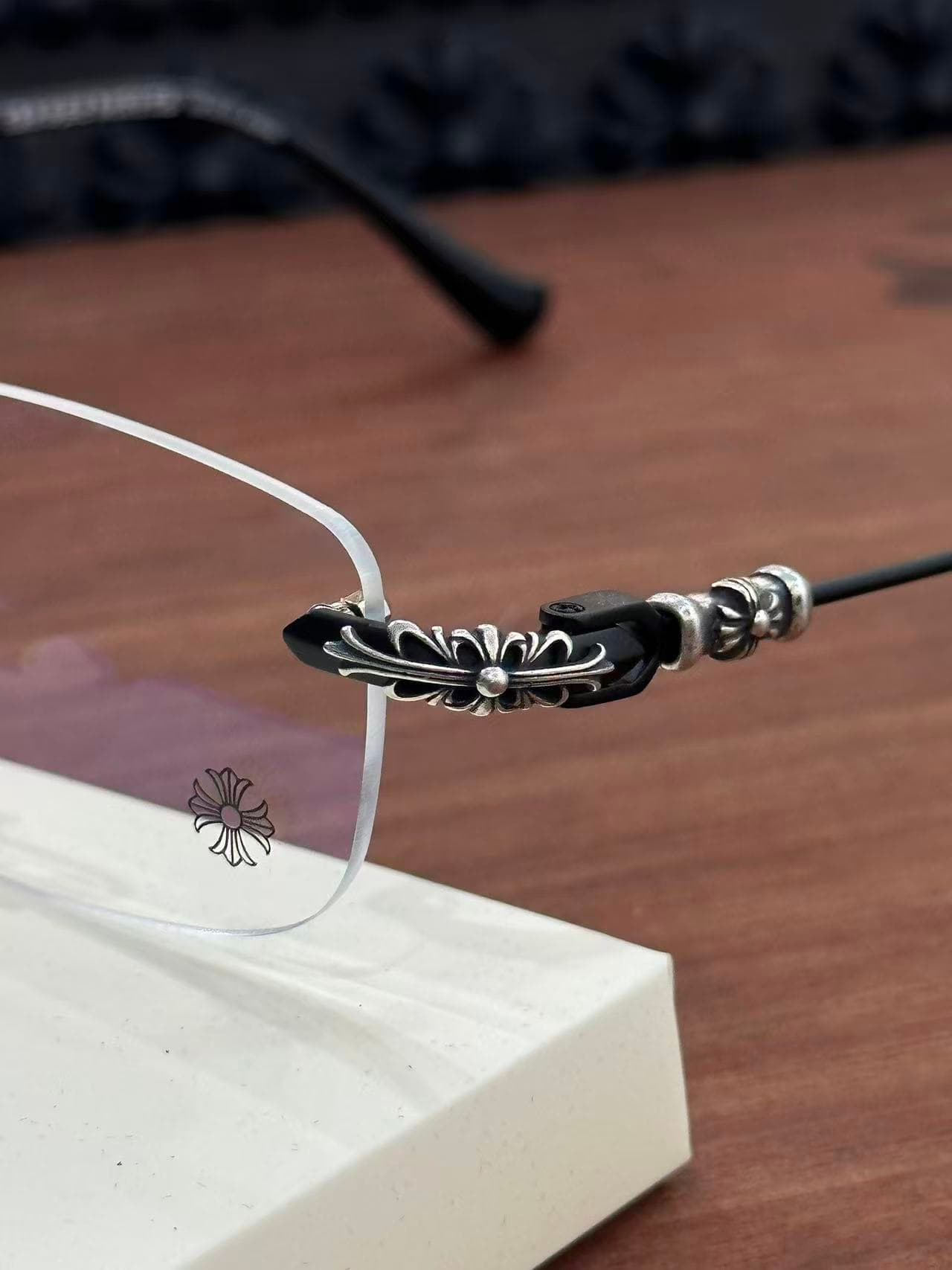 Крепление линзы с ювелирным серебряным крестом Chrome Hearts