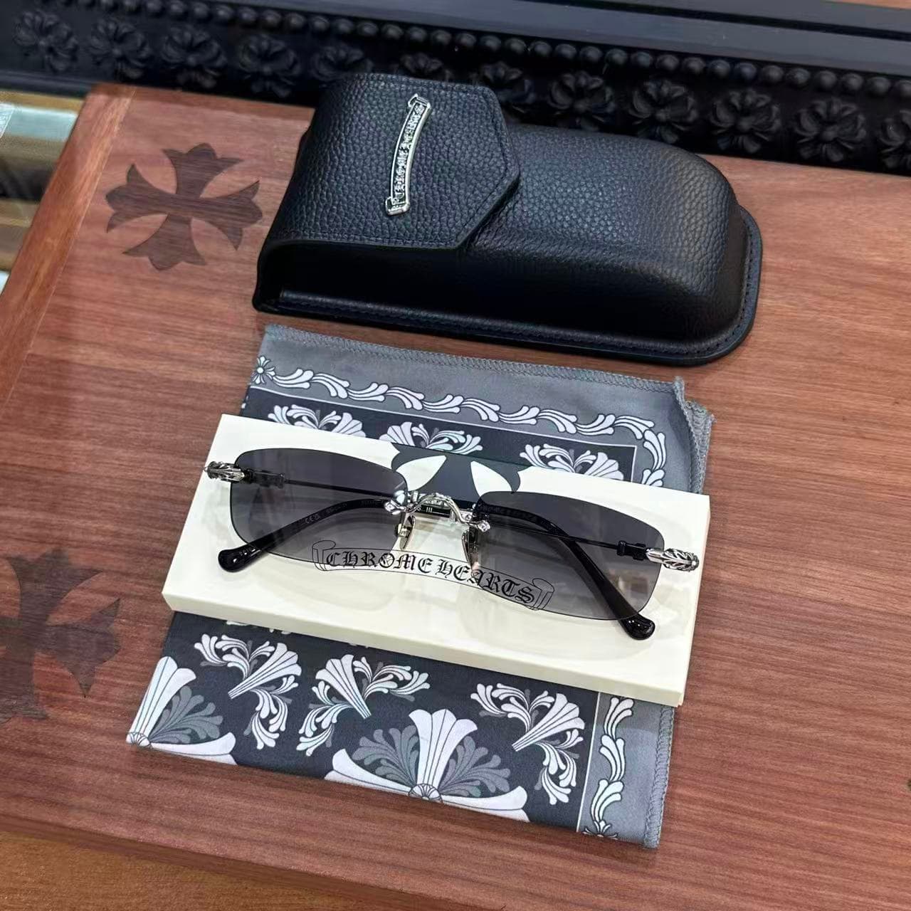 Очки Chrome Hearts PILLS III в комплекте с кожаным футляром и салфеткой