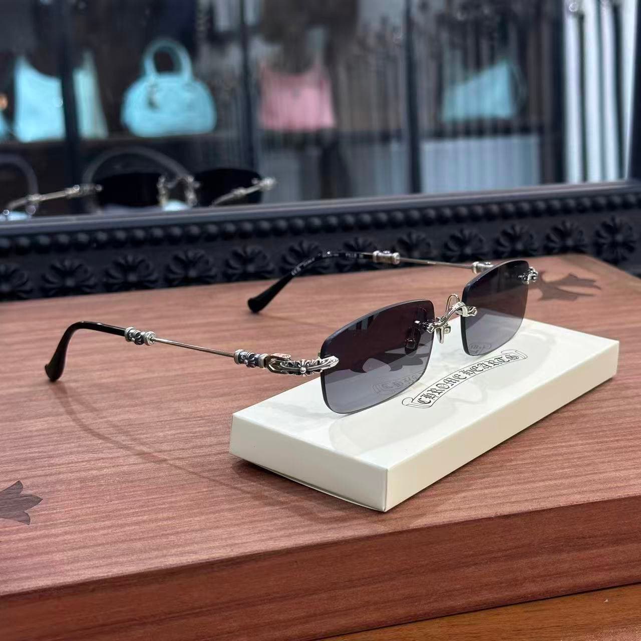 Безободковые очки Chrome Hearts PILLS III, ракурс три четверти