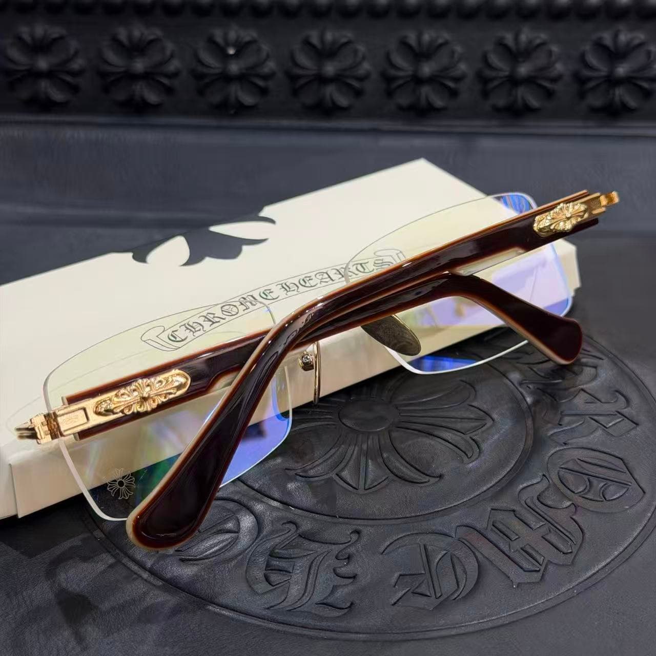 Очки Chrome Hearts DEEP II, вид сверху на дужки и оправу