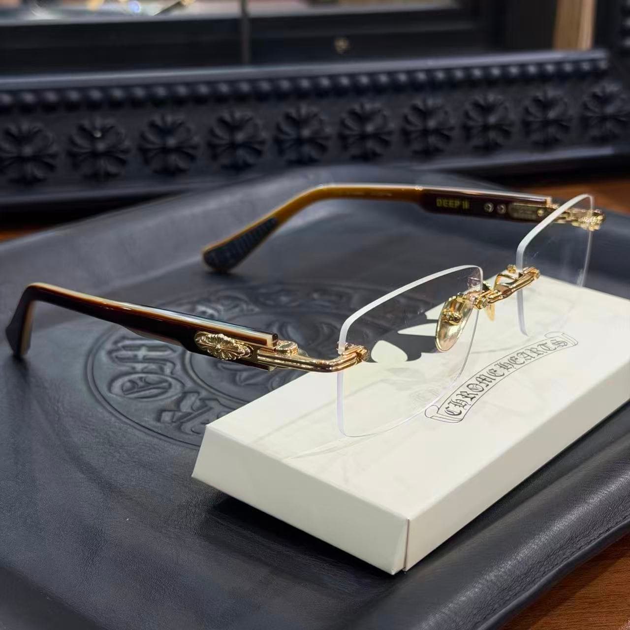 Оправа Chrome Hearts DEEP II с прозрачными линзами в ракурсе три четверти