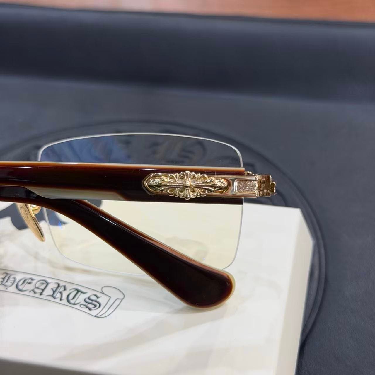 Филигранный декор шарнира очков Chrome Hearts из серебра 925 пробы