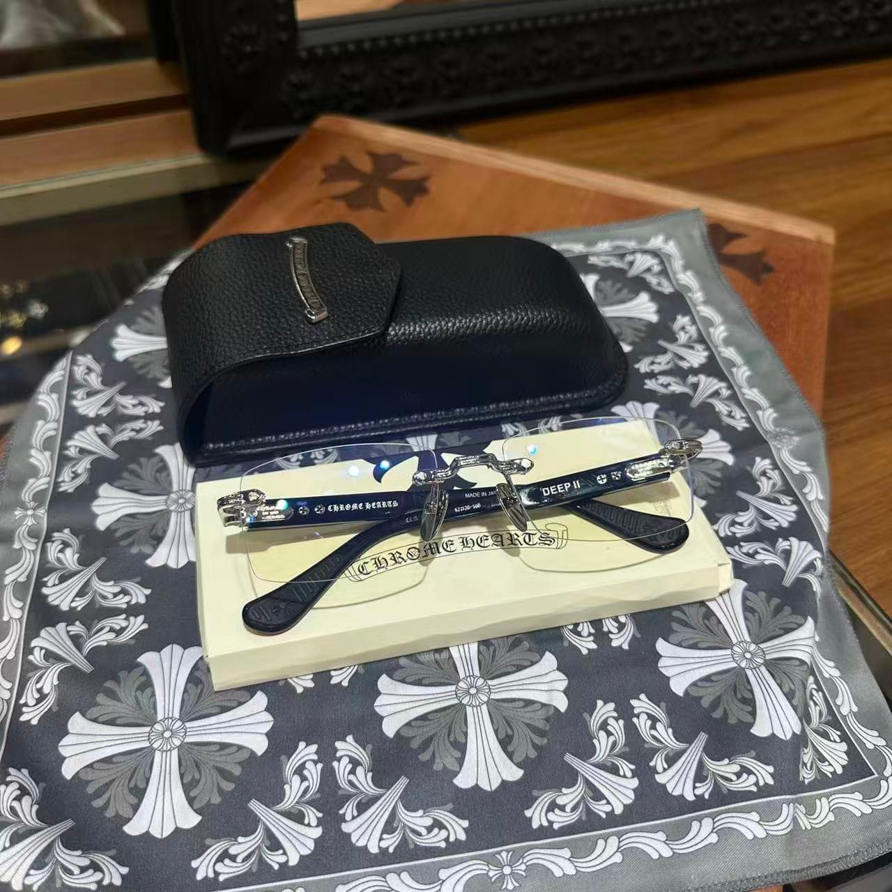 Безободковые очки Chrome Hearts DEEP II в кожаном чехле с салфеткой и буклетом
