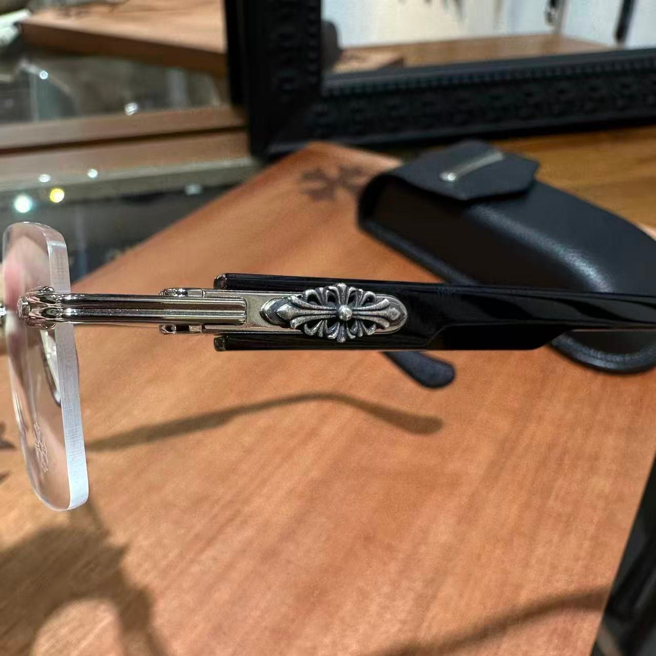 Серебряная вставка с крестом на дужке очков Chrome Hearts DEEP II
