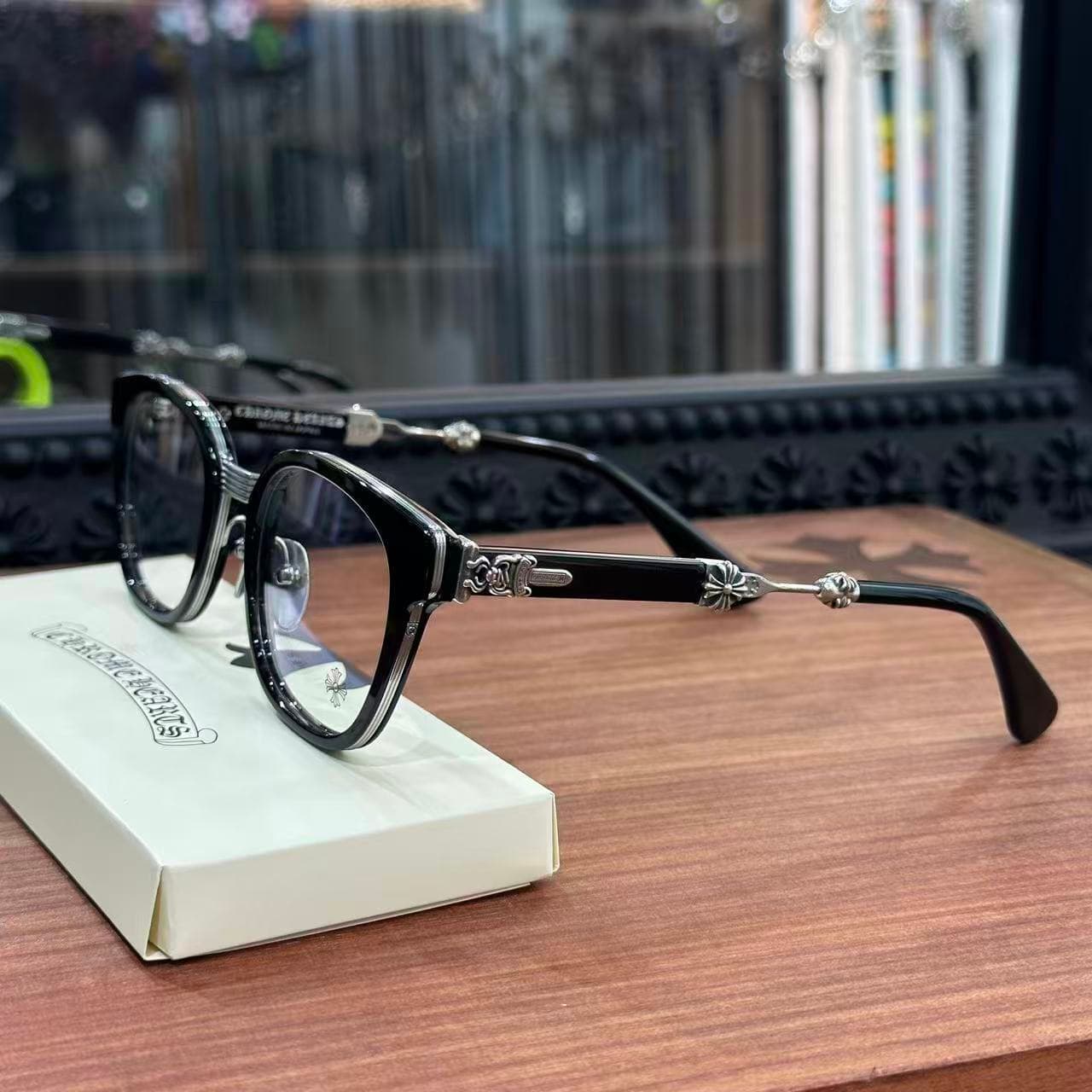Очки Chrome Hearts DUCK BUTTER в ракурсе три четверти