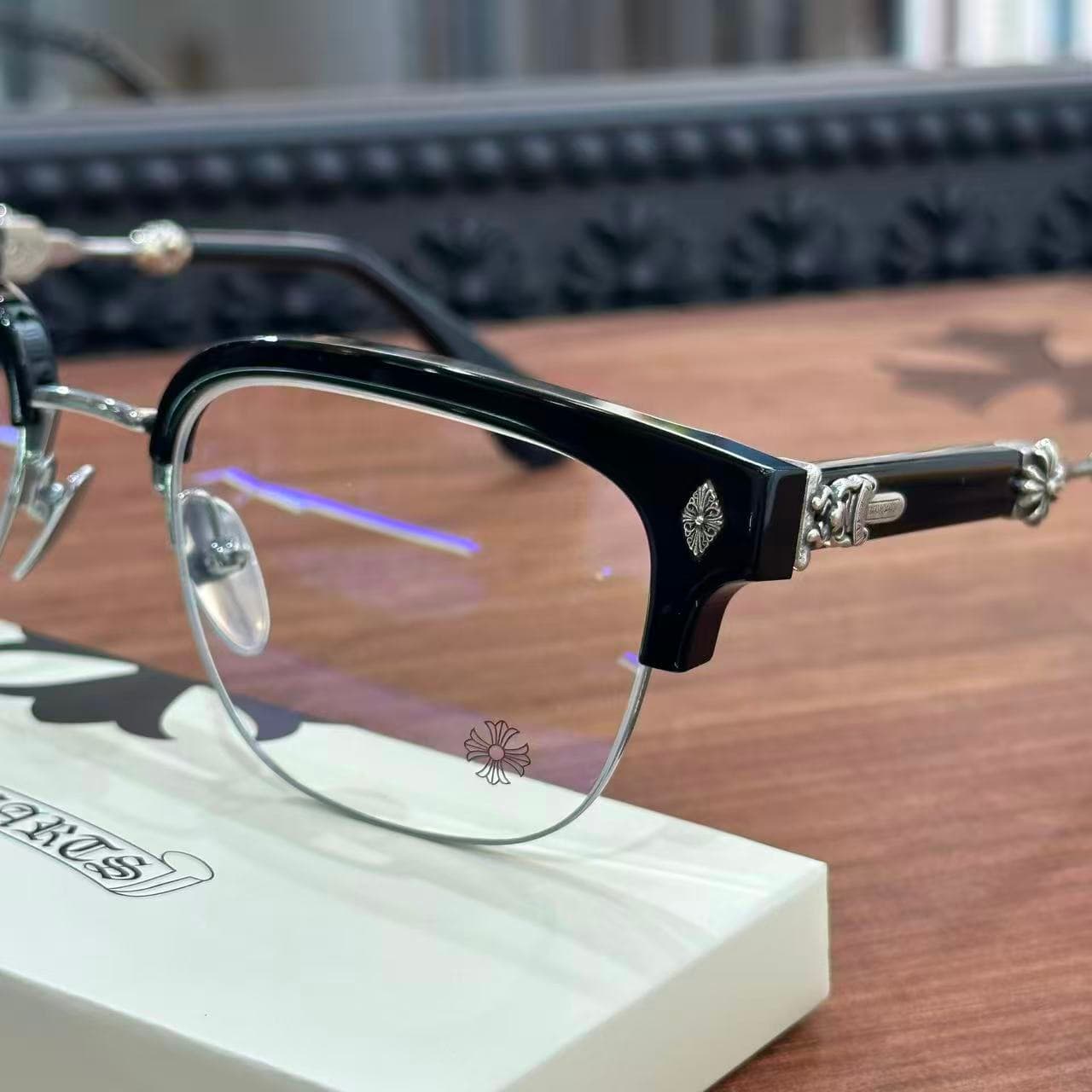 Полуободковая оправа Chrome Hearts EVAGILIST черного цвета с серебром