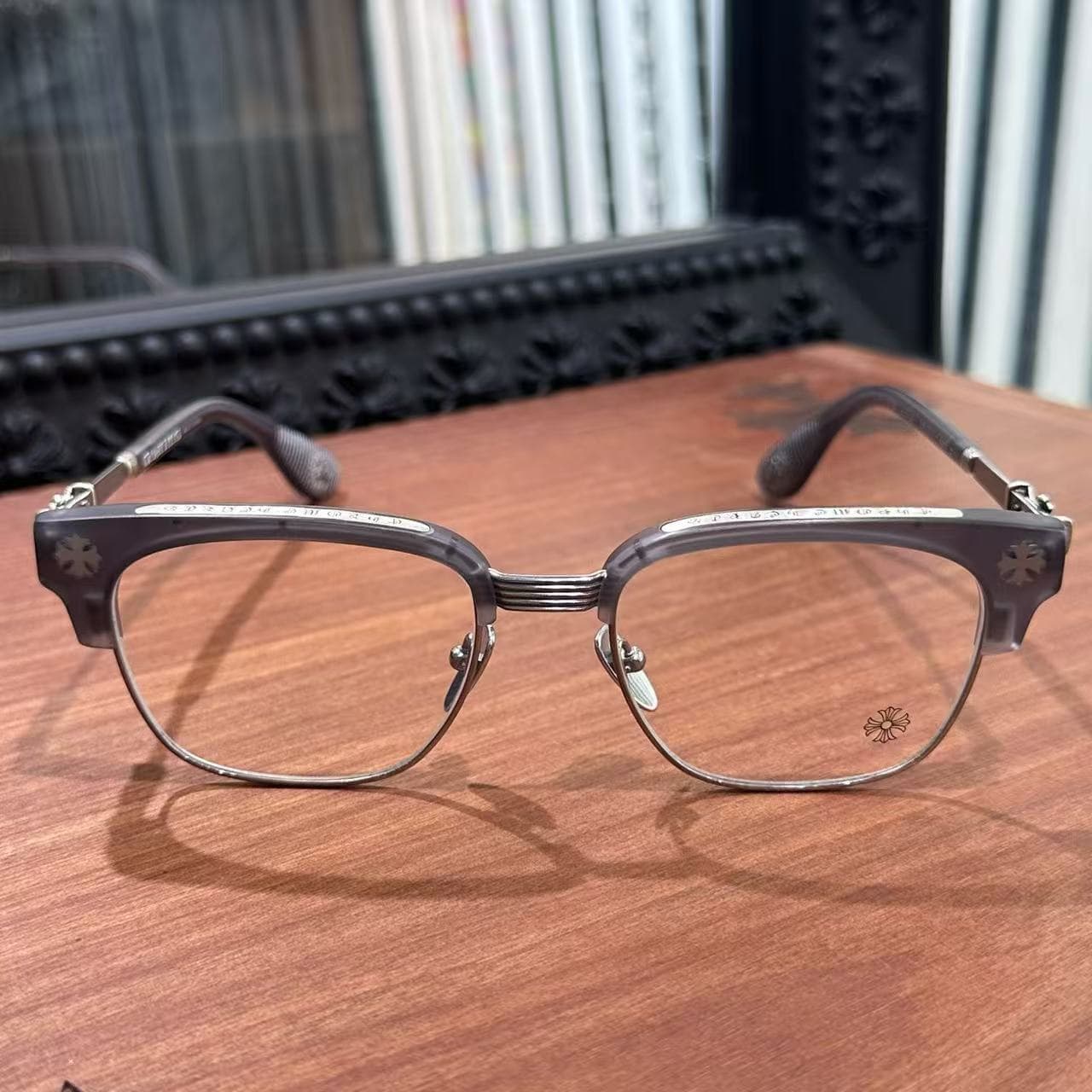 Очки Chrome Hearts BONENNOISSEUR II с демонстрационными линзами, вид спереди