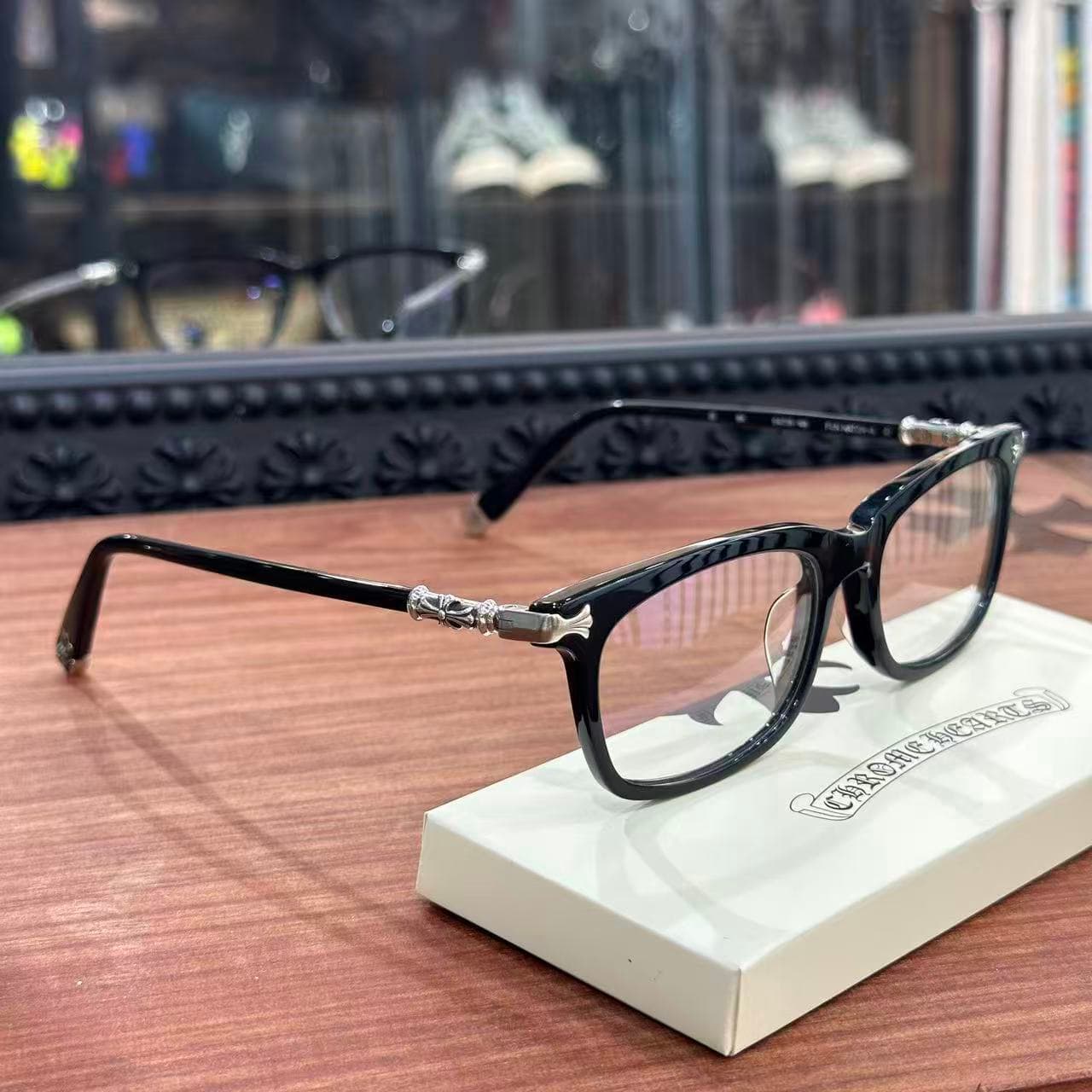 Очки Chrome Hearts FUN HATCH-A в ракурсе три четверти
