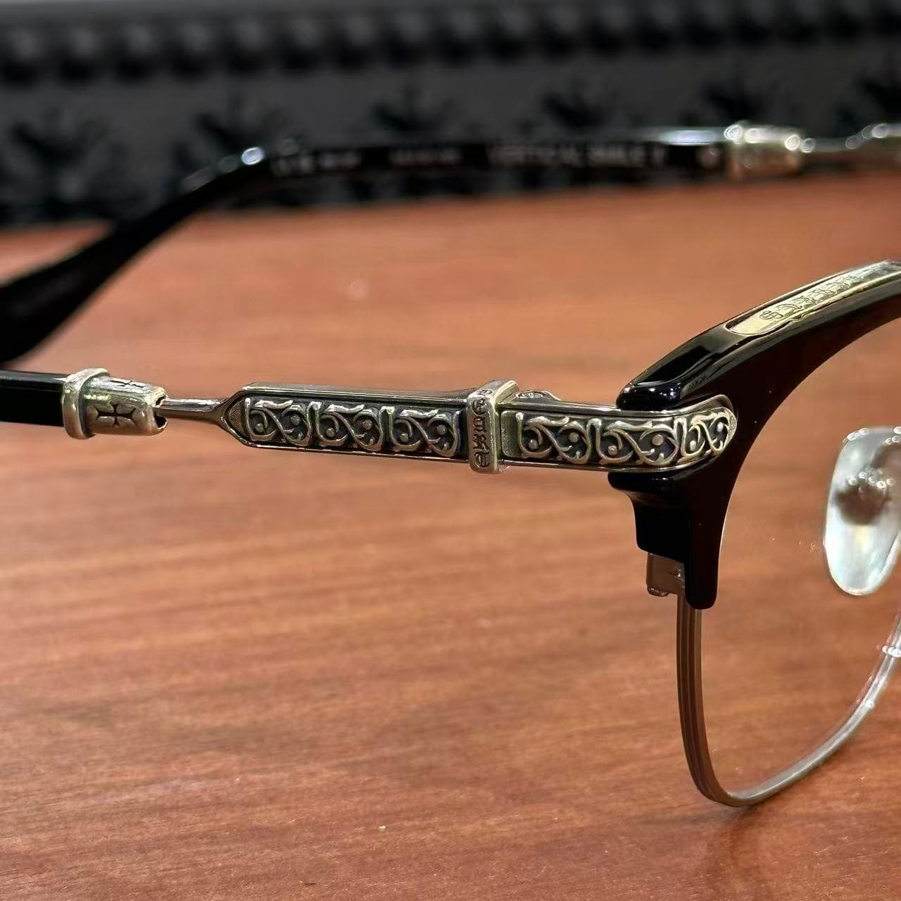 Серебряный резной декор заушника очков Chrome Hearts VERTICAL SMILE II