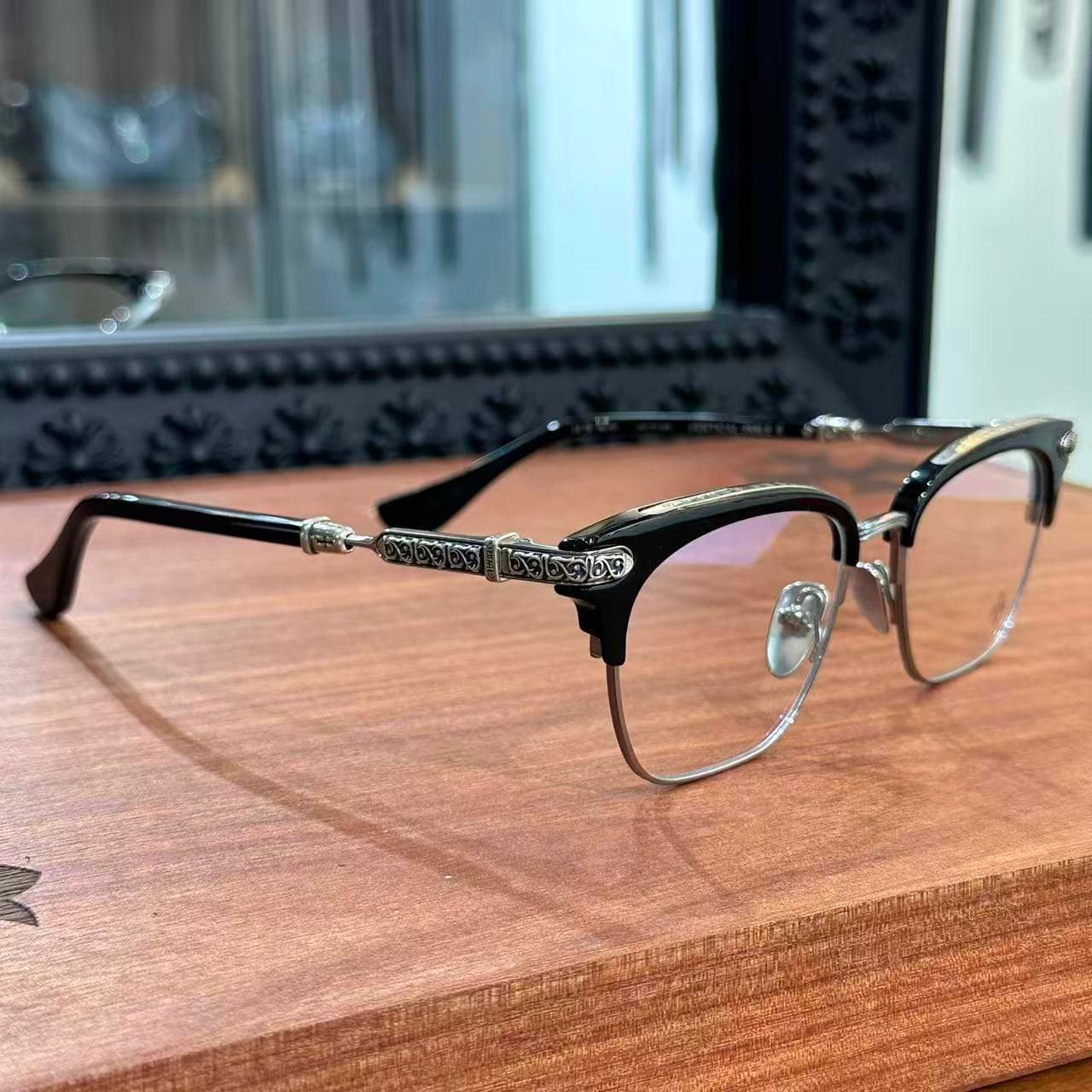 Очки Chrome Hearts VERTICAL SMILE II, общий вид сбоку