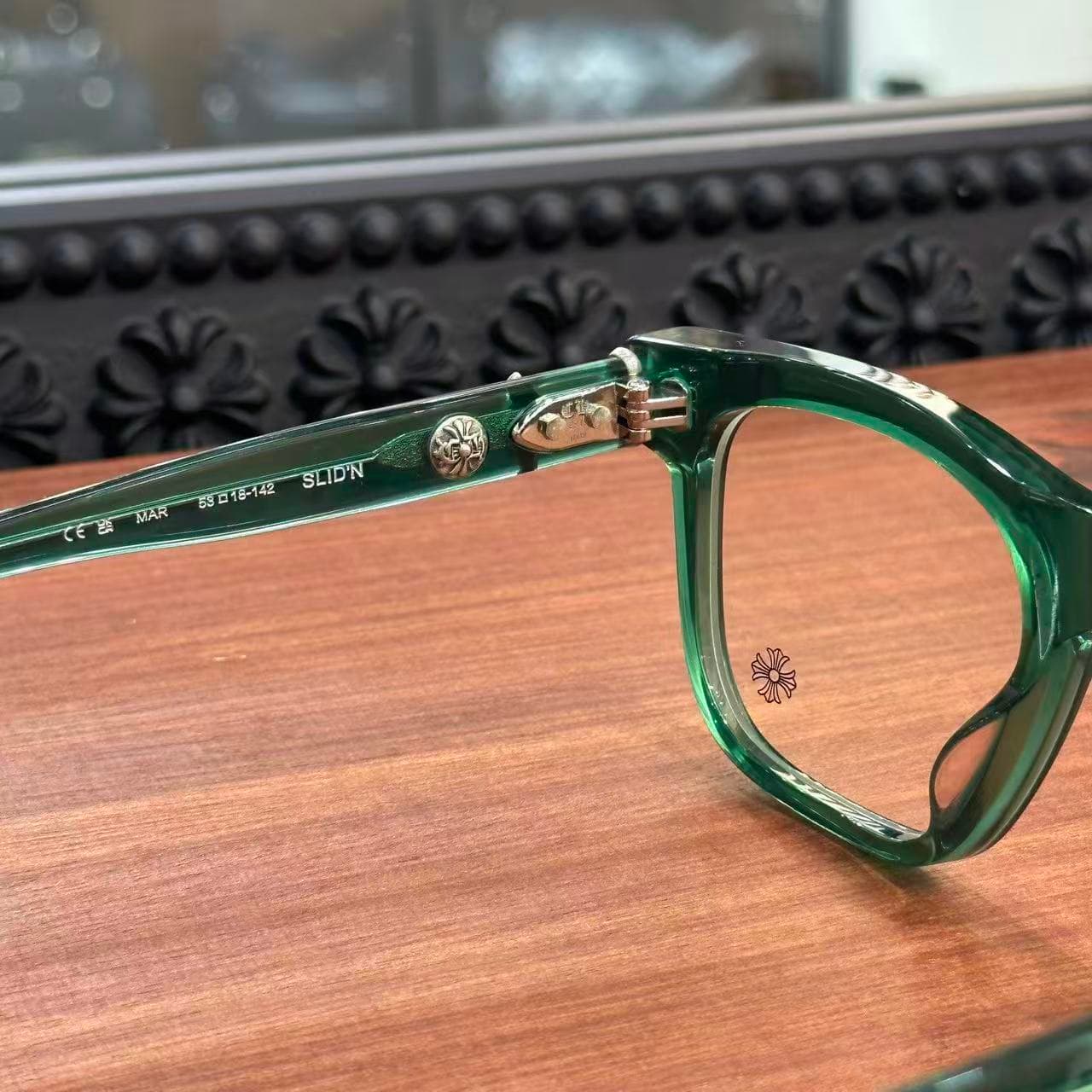 Внутренняя сторона оправы Chrome Hearts SLID'N с маркировкой размера