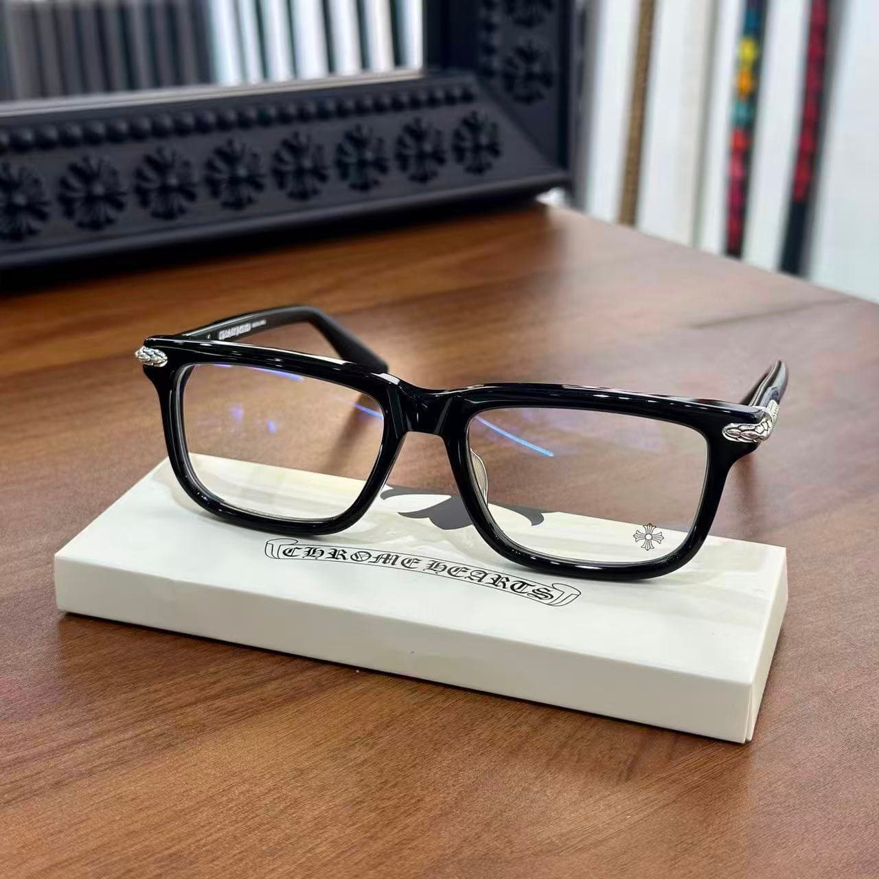 Очки Chrome Hearts LITTLE DINGER в черной оправе, вид спереди