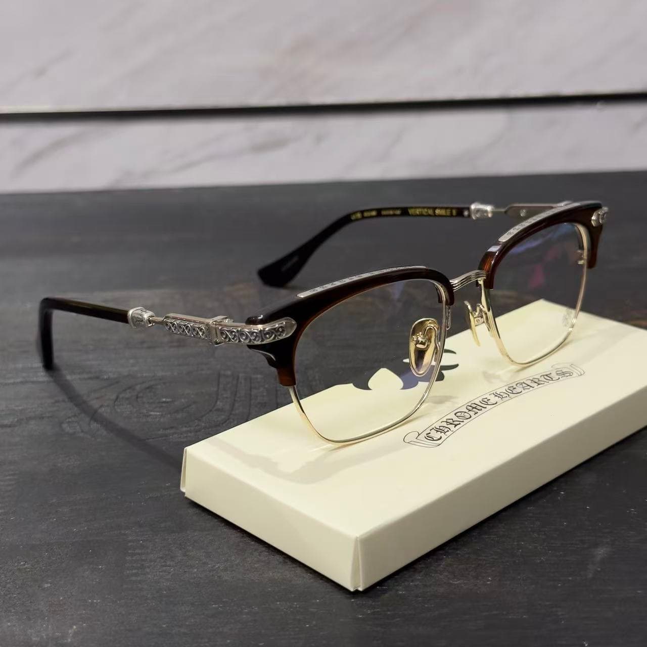 Очки Chrome Hearts VERTICAL SMILE II, ракурс три четверти