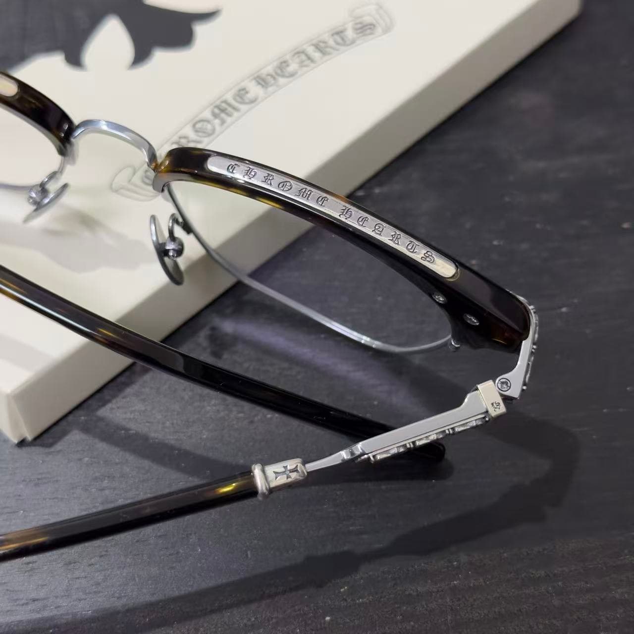 Серебряная накладка с гравировкой на верхней части оправы Chrome Hearts VERTICAL SMILE II