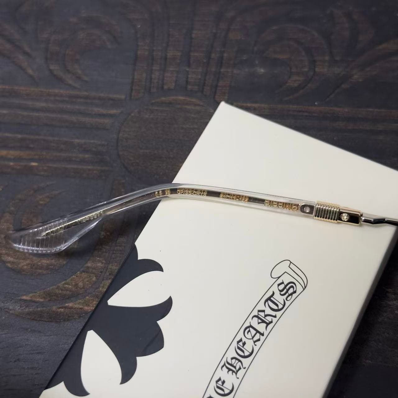 Прозрачный заушник очков Chrome Hearts RIPPING с внутренней гравировкой