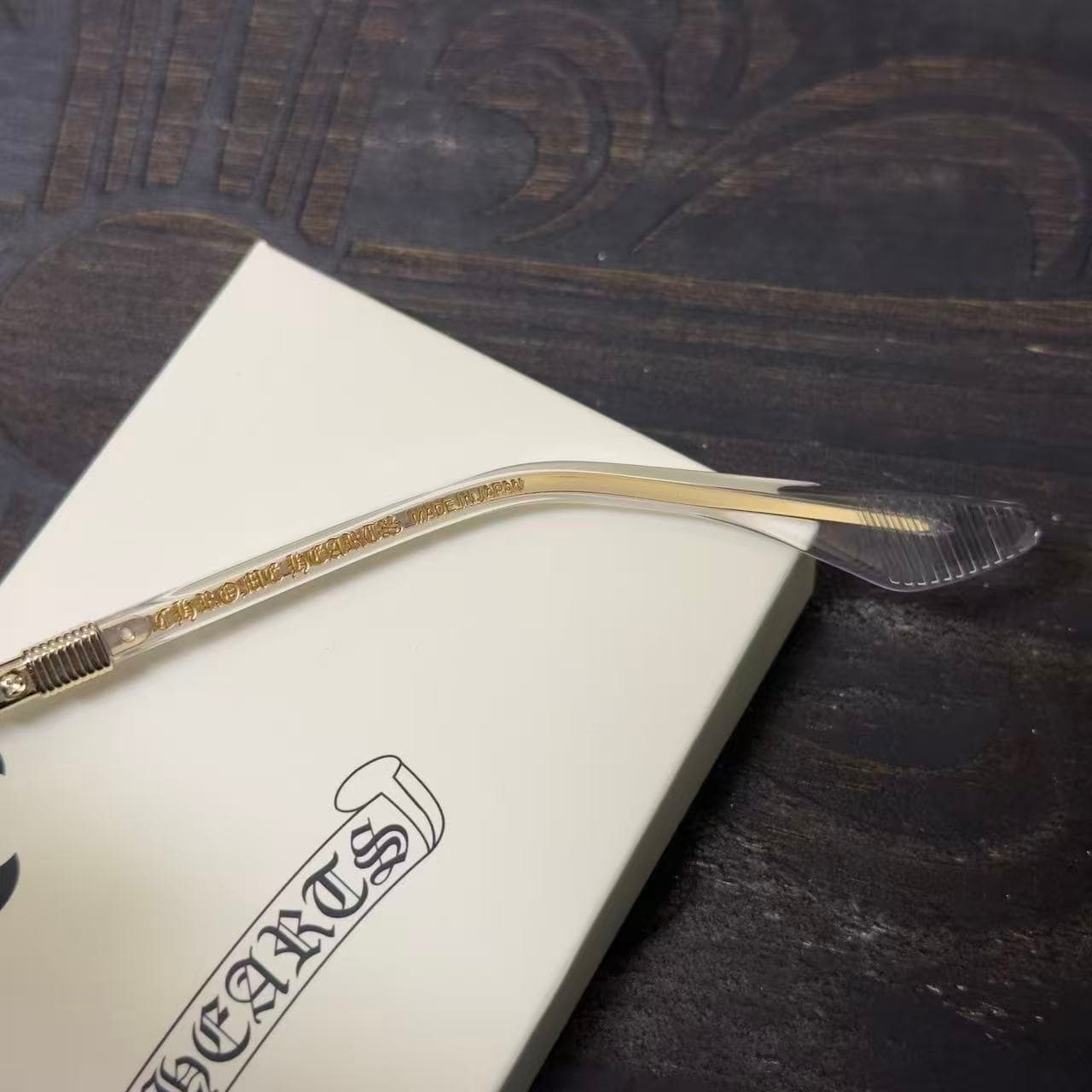 Заушник очков Chrome Hearts RIPPING с прозрачным покрытием поверх металлической основы